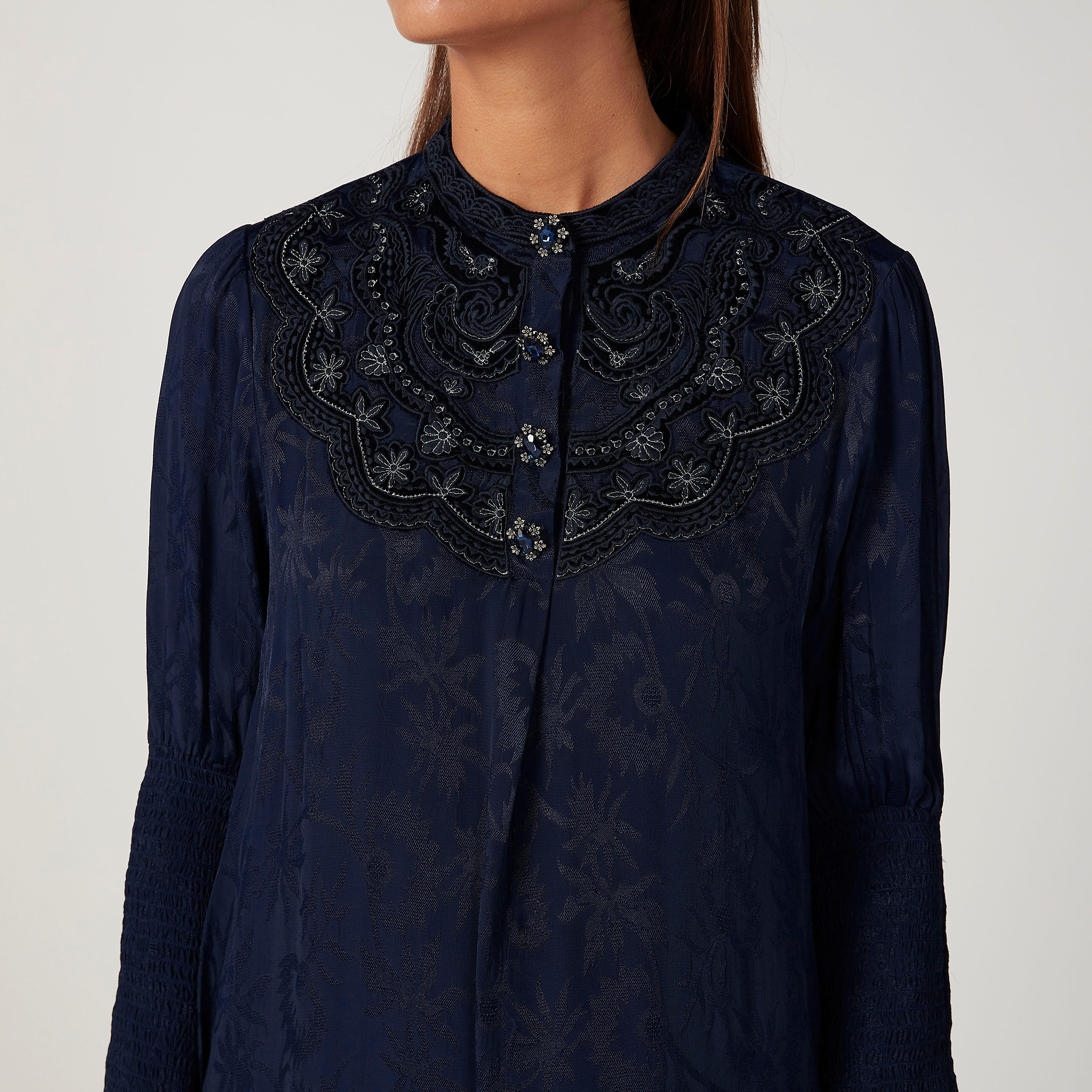 بلوزة بارزة الملمس بياقة ماندارين وأكمام 3/4 من آيكونيك-women-clothing-shirtsandblouses-blouses-image-3