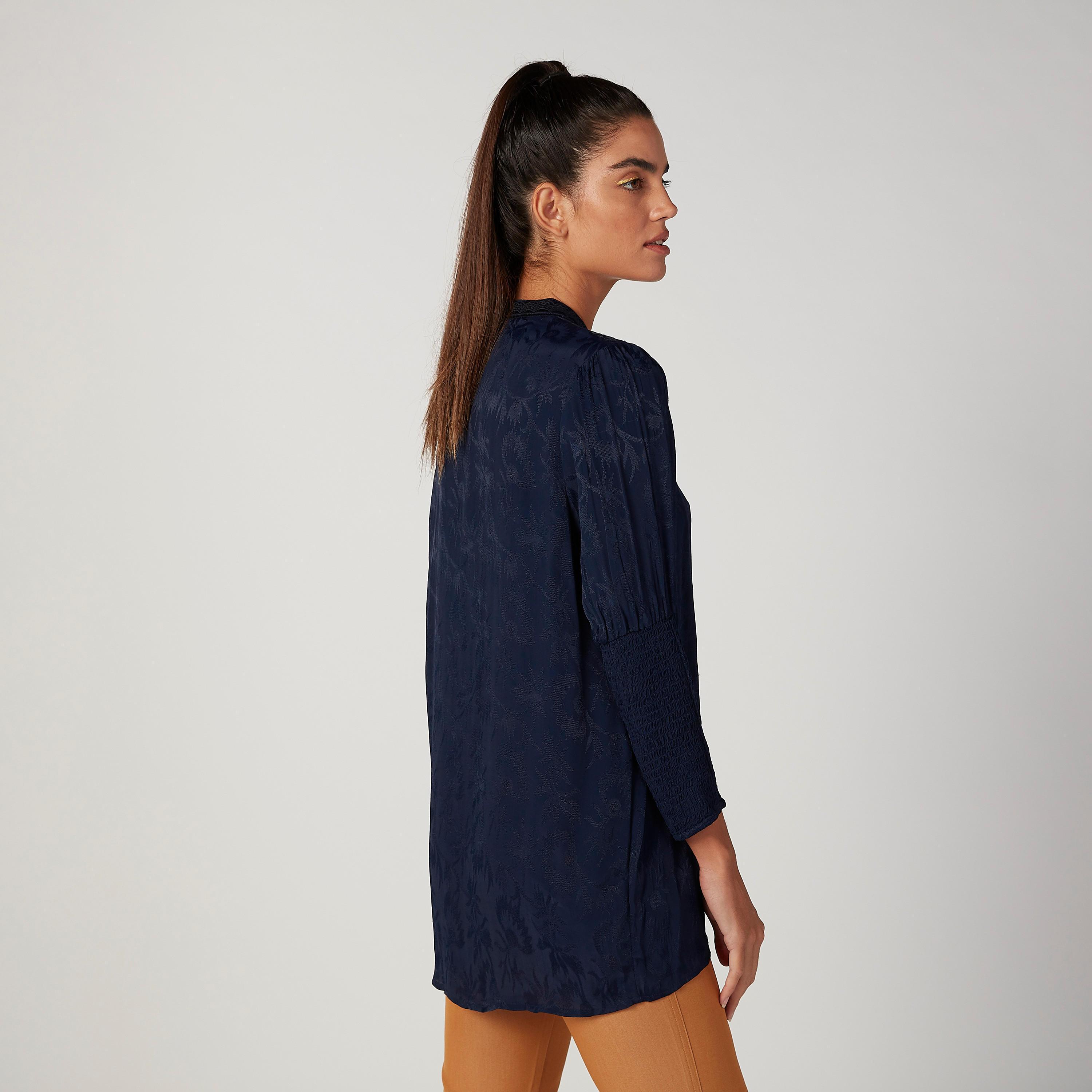 بلوزة بارزة الملمس بياقة ماندارين وأكمام 3/4 من آيكونيك-women-clothing-shirtsandblouses-blouses-image-4