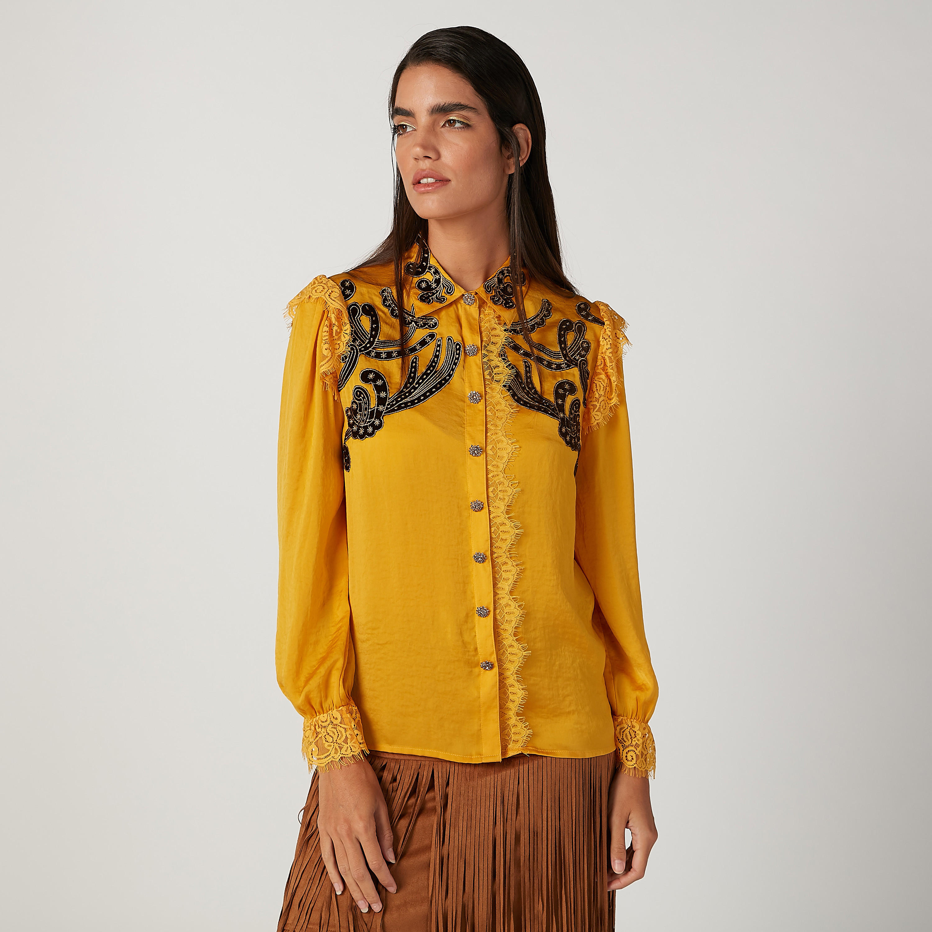 قميص مطرز بياقة عادية وأكمام بيشوب من آيكونيك-women-clothing-shirtsandblouses-shirts-image-1