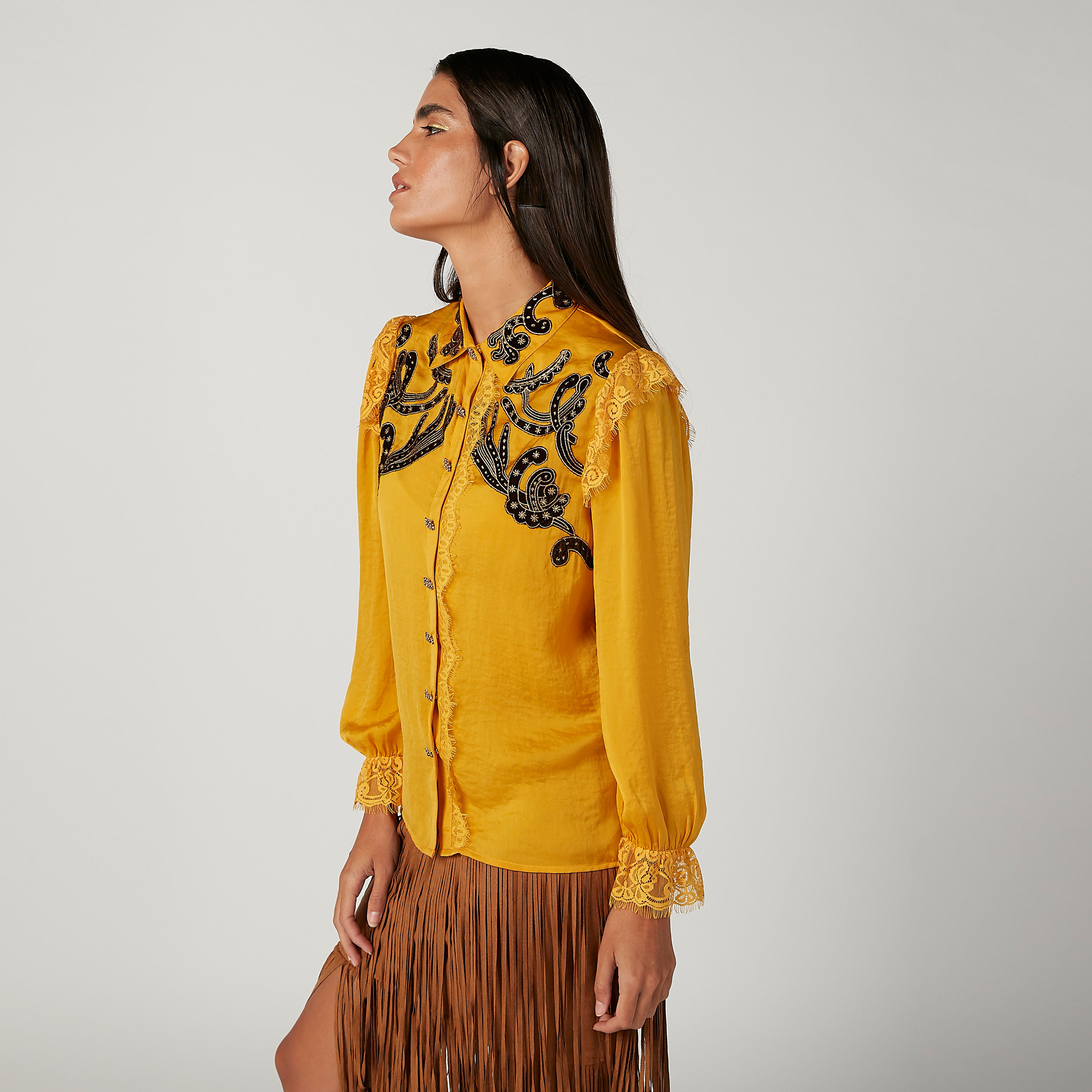 قميص مطرز بياقة عادية وأكمام بيشوب من آيكونيك-women-clothing-shirtsandblouses-shirts-image-5