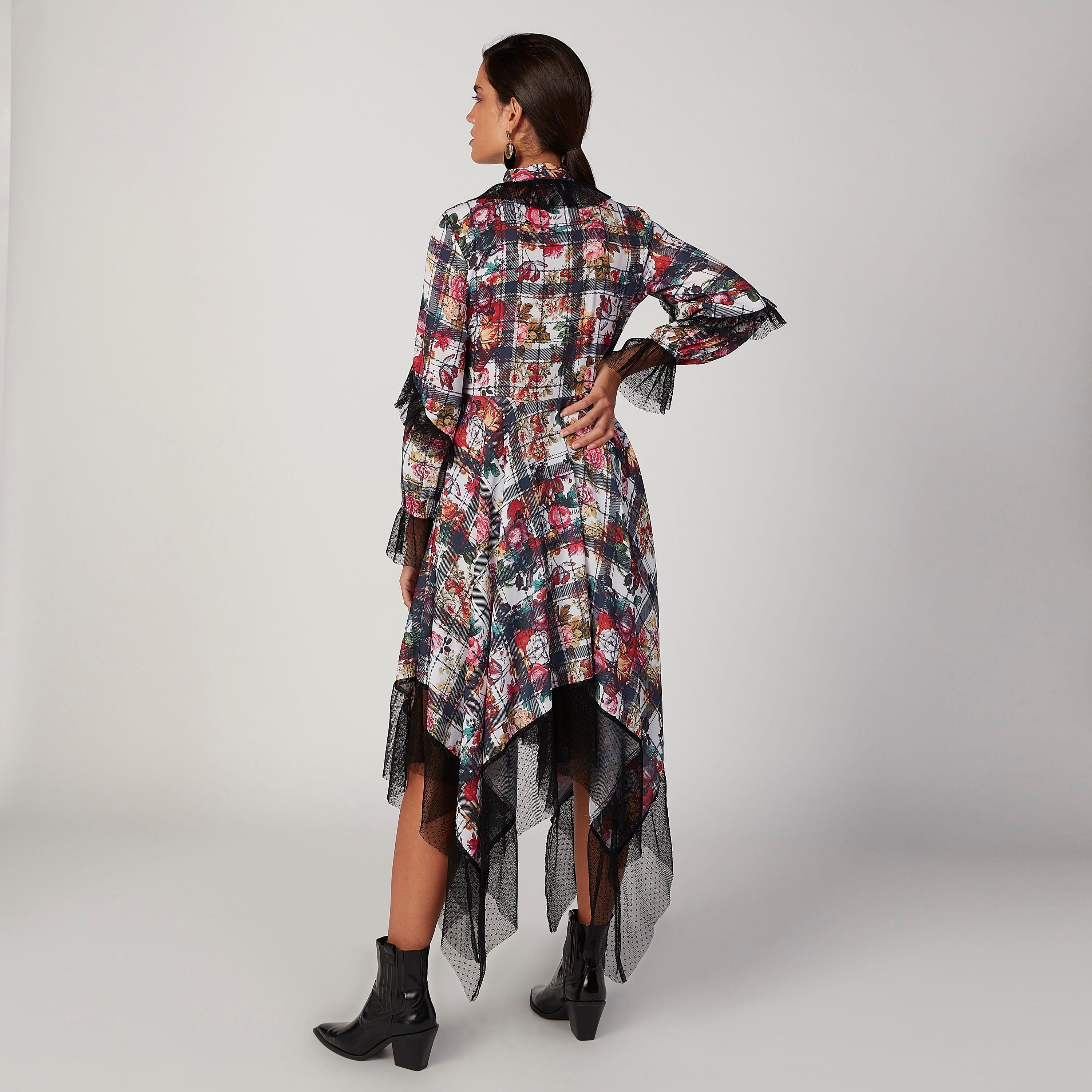 فستان طويل بتفاصيل دانتيل وحواف غير مستوية وطبعات من آيكونيك-women-clothing-dresses-image-4