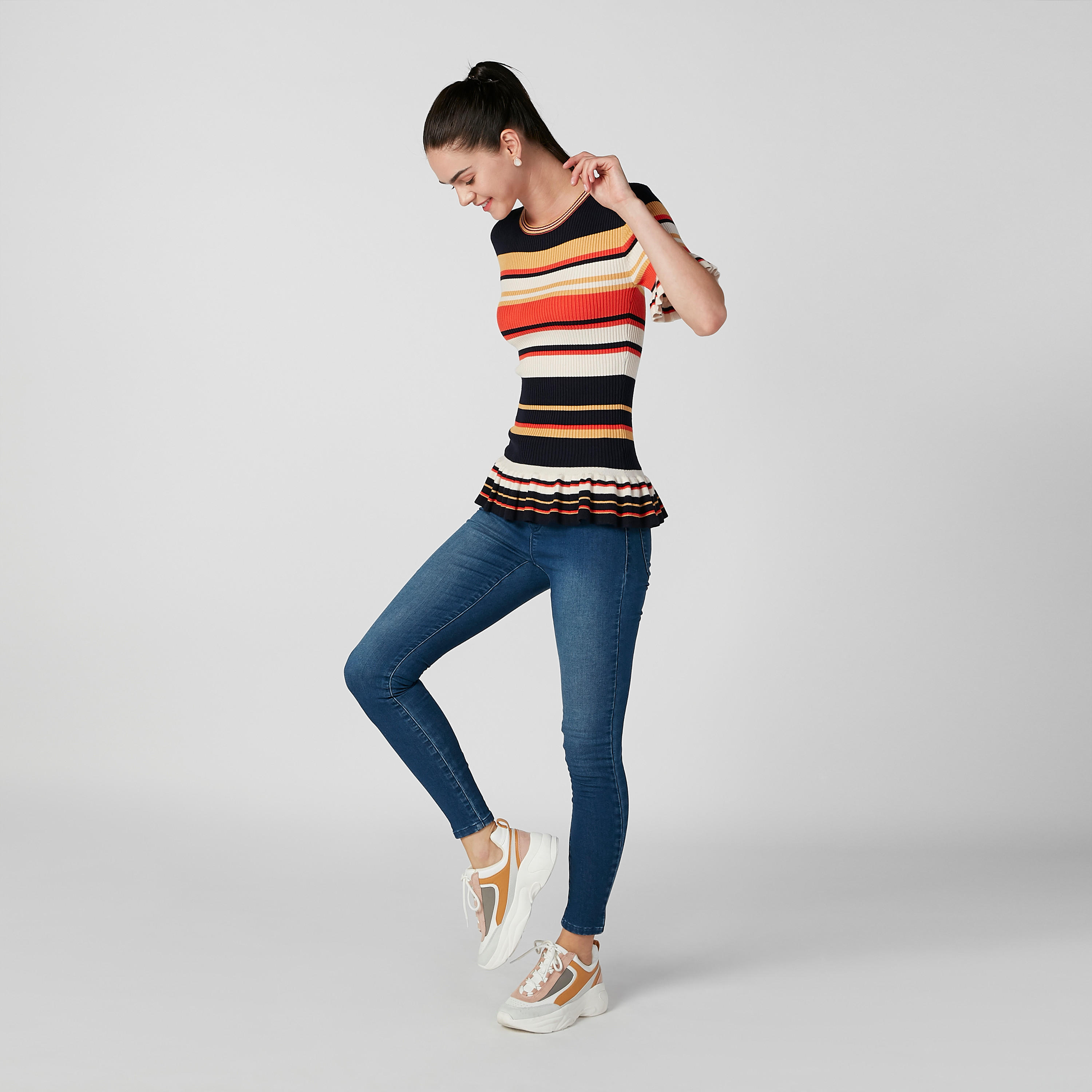 بلوزة سليم مقلّمة بأكمام قصيرة بتفاصيل كشكش من آيكونيك-women-clothing-tshirts-image-2