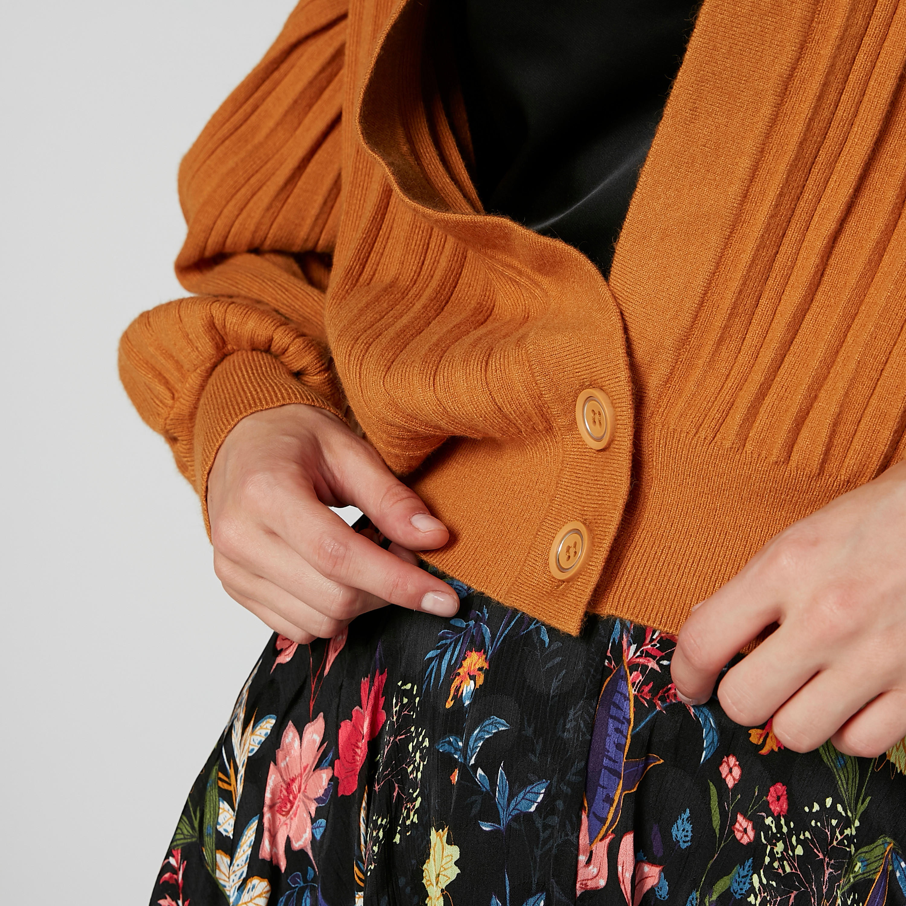 كارديجان سليم بارز الملمس بأكمام طويلة من آيكونيك-women-winterwear-cardigansandjumpers-cardigans-image-3