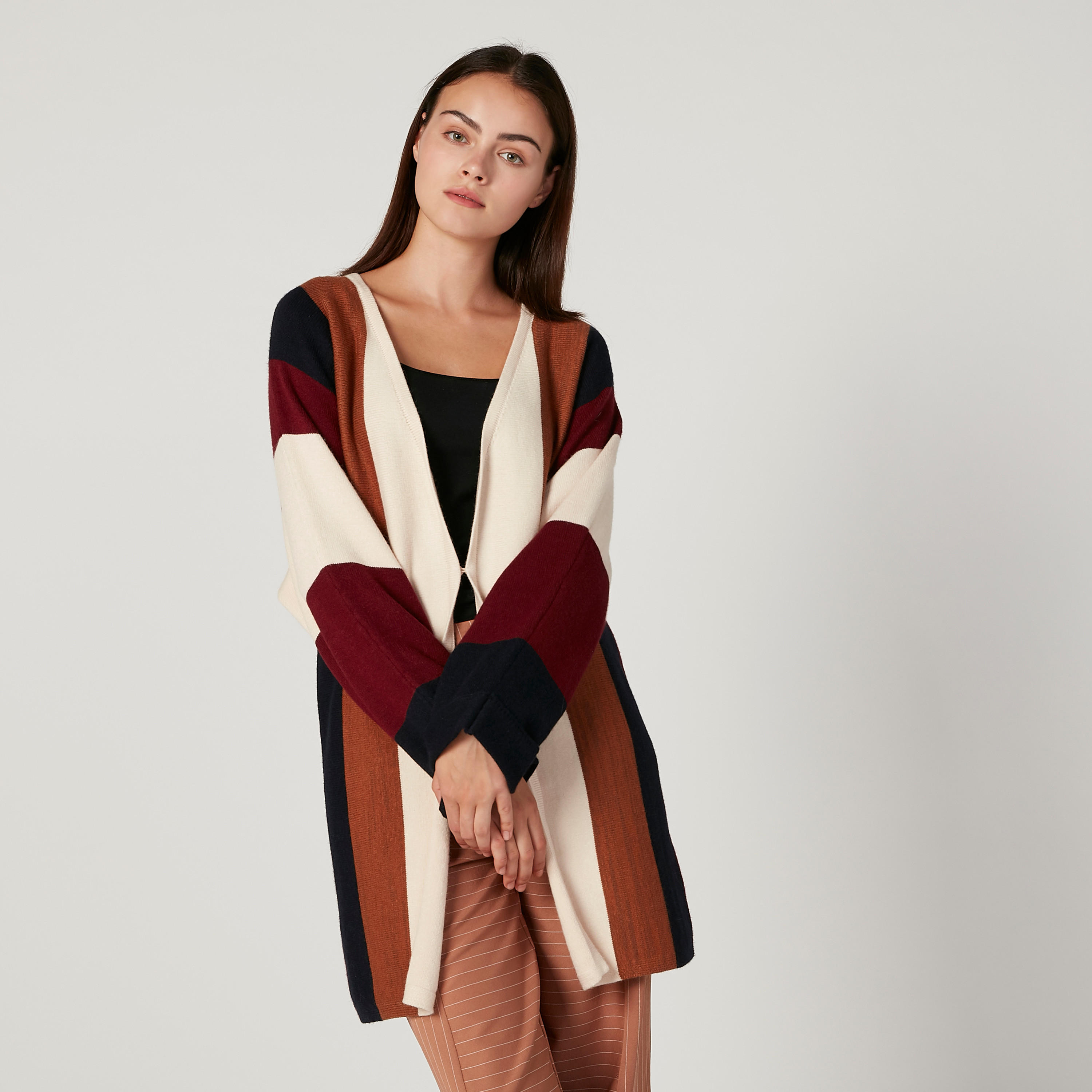 كارديجان بنمط كتل الألوان وأكمام طويلة من آيكونيك-women-winterwear-cardigansandjumpers-cardigans-image-1