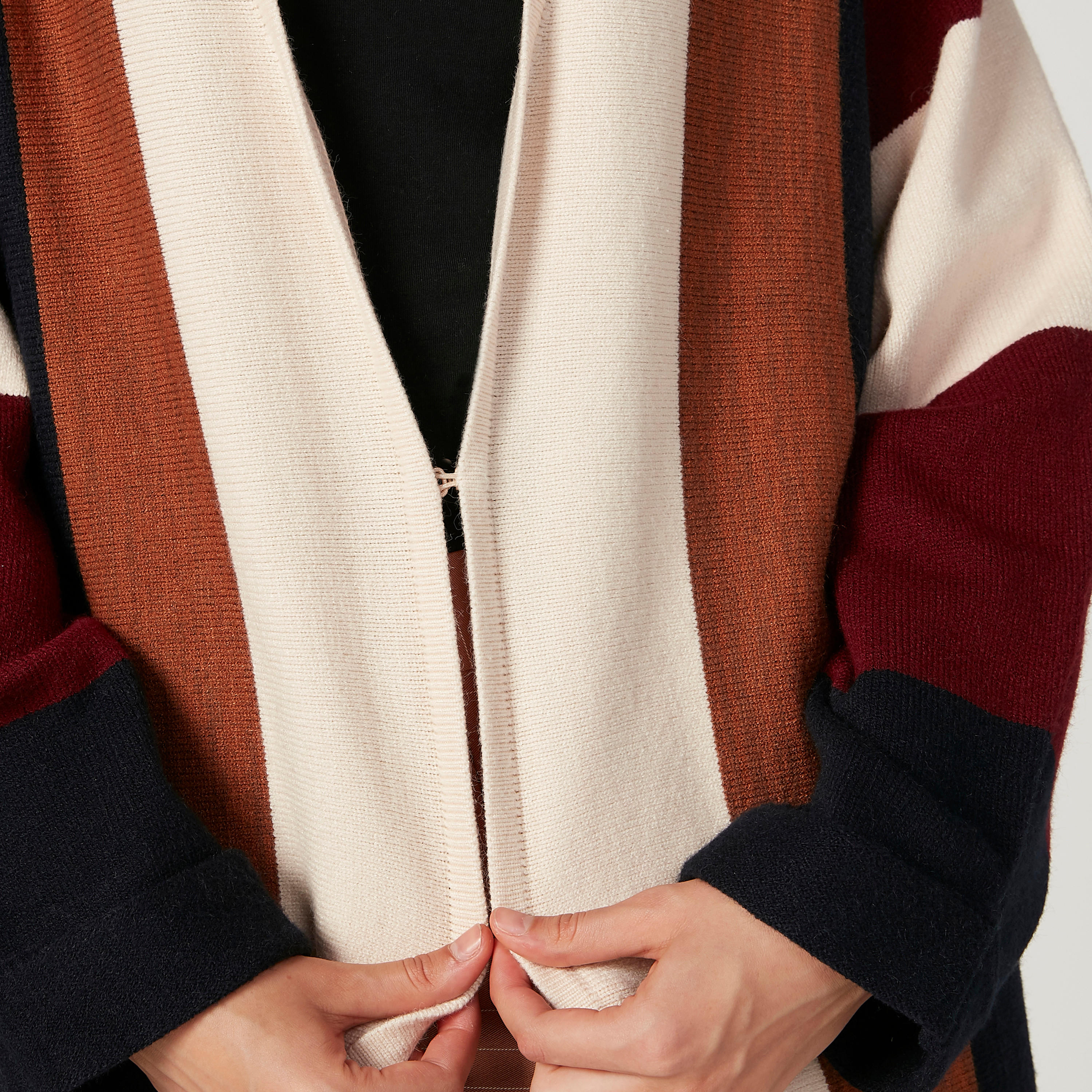 كارديجان بنمط كتل الألوان وأكمام طويلة من آيكونيك-women-winterwear-cardigansandjumpers-cardigans-image-3