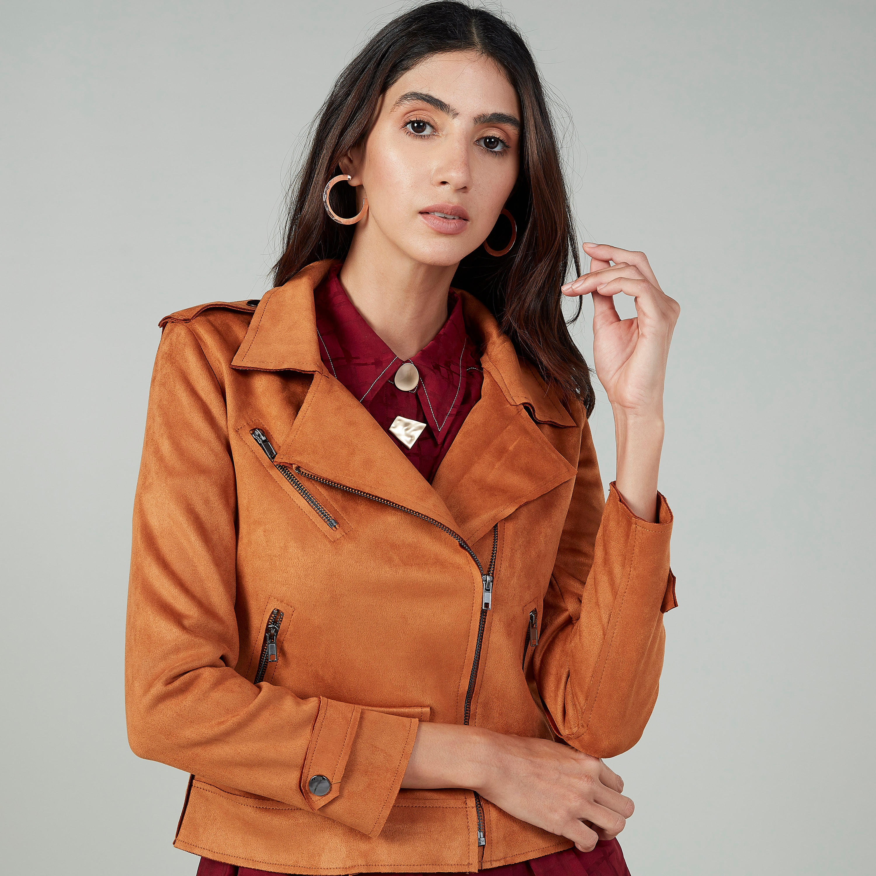 جاكيت بياقة عادية بتفاصيل سحاب من آيكونيك-women-winterwear-coatsandjackets-jackets-image-2