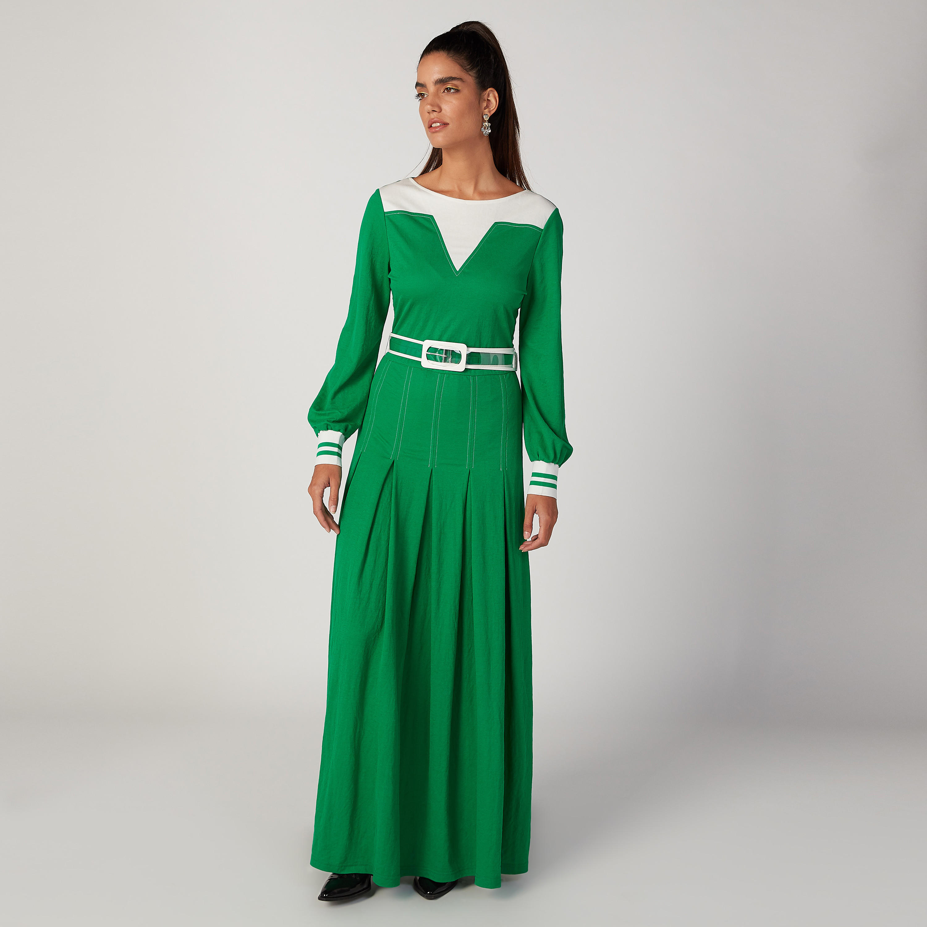 فستان طويل إيه لاين سادة بياقة عالية وأكمام طويلة من خامات مستدامة-women-clothing-dresses-image-1