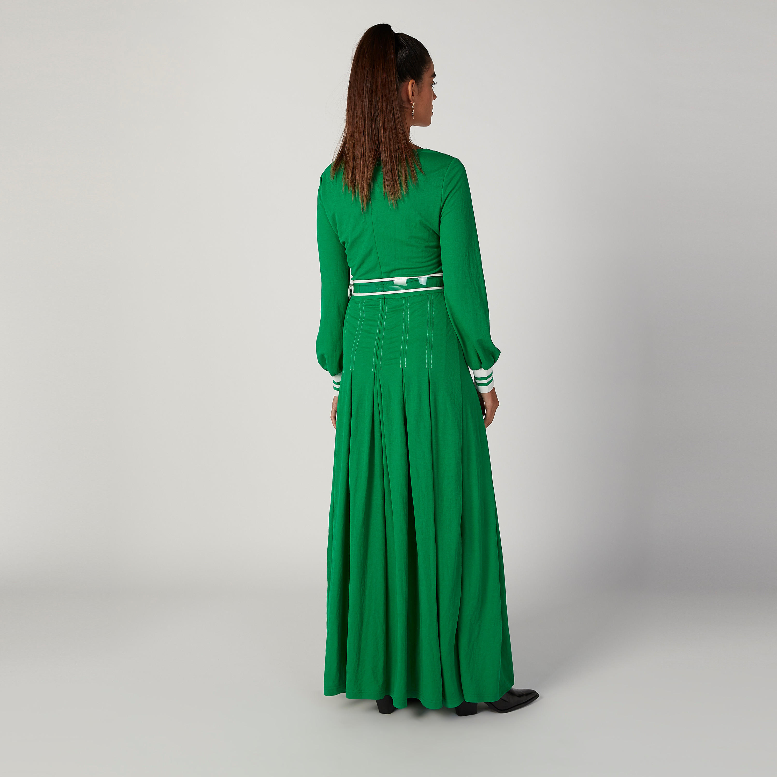 فستان طويل إيه لاين سادة بياقة عالية وأكمام طويلة من خامات مستدامة-women-clothing-dresses-image-4