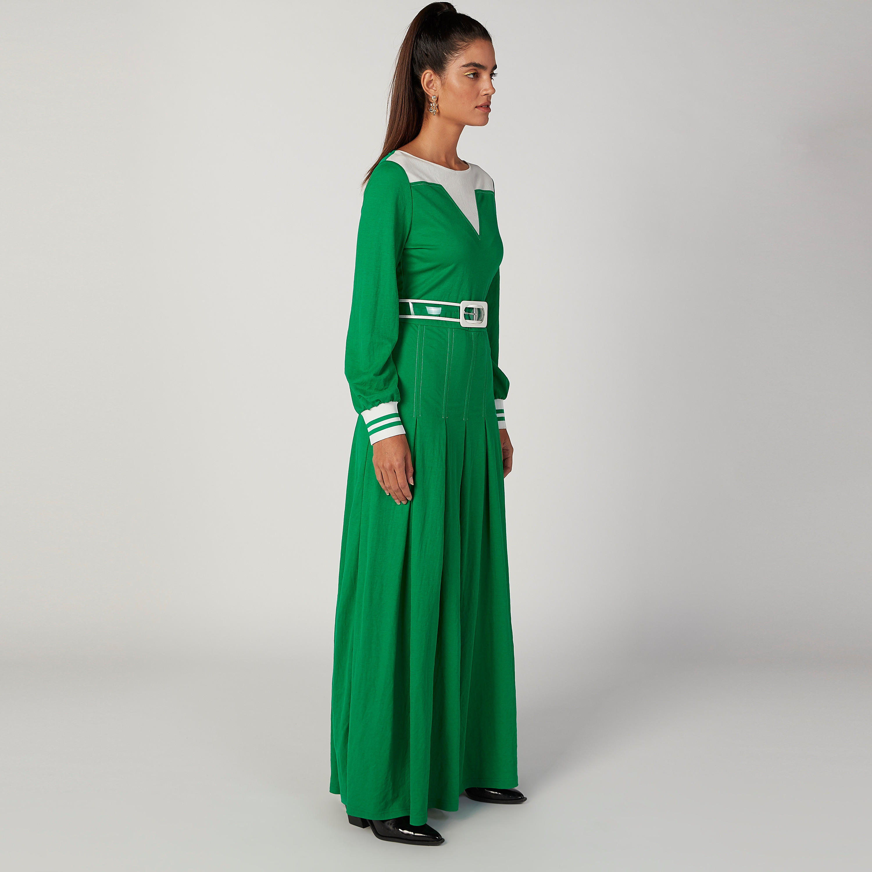 فستان طويل إيه لاين سادة بياقة عالية وأكمام طويلة من خامات مستدامة-women-clothing-dresses-image-5