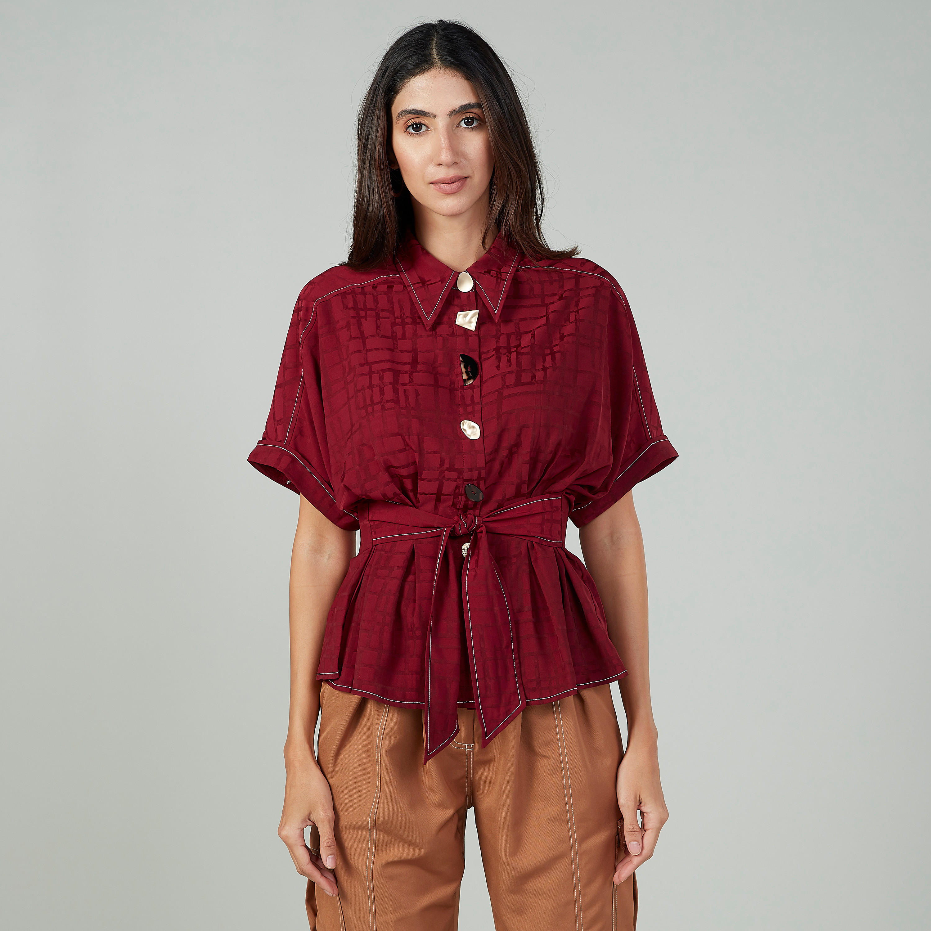 بلوزة بياقة بأكمام قصيرة وتفاصيل حزام من آيكونيك-women-clothing-shirtsandblouses-blouses-image-1