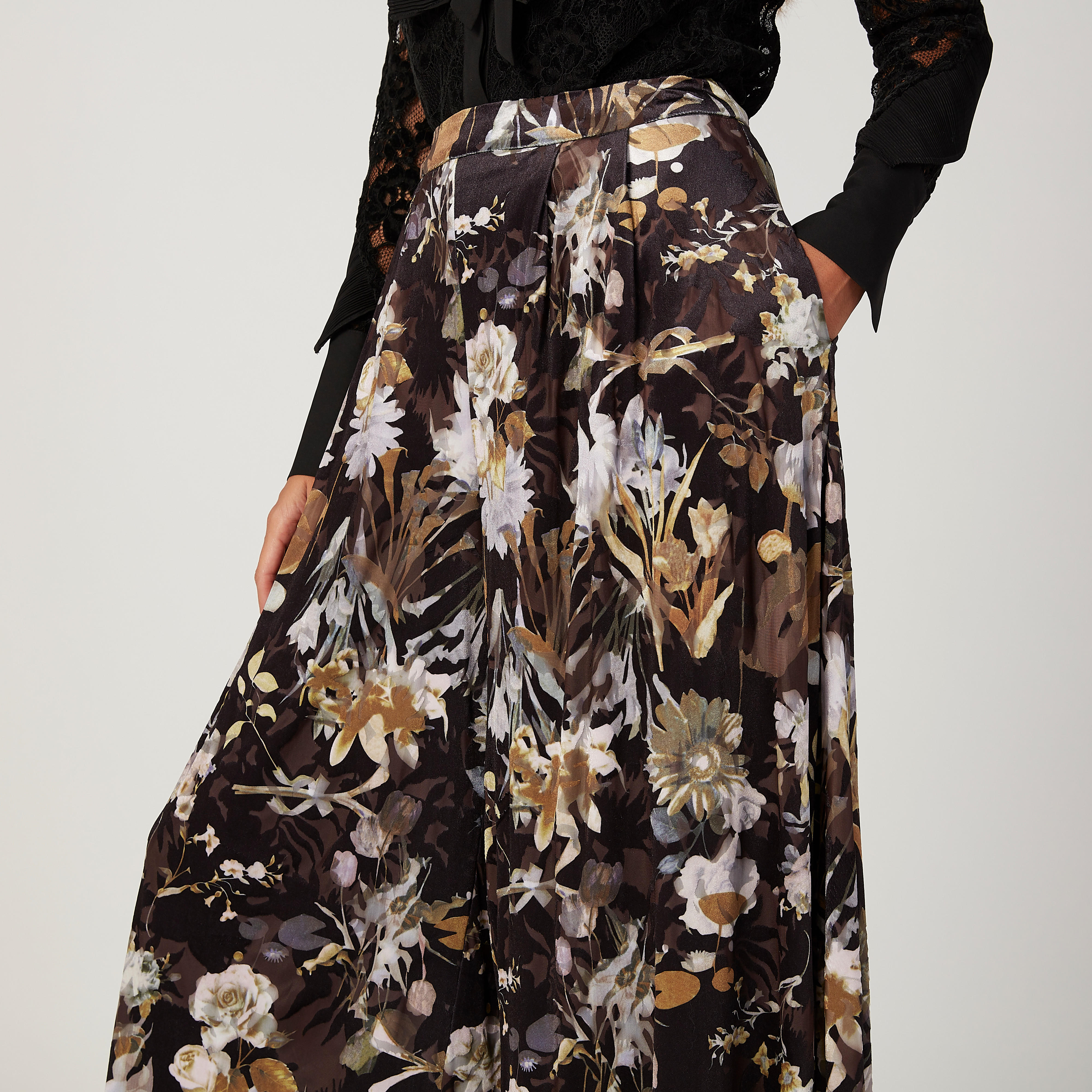 بنطلون بالازو بخصر مرتفع وجيوب وطبعات زهرية من آيكونيك-women-clothing-bottoms-trousers-image-3