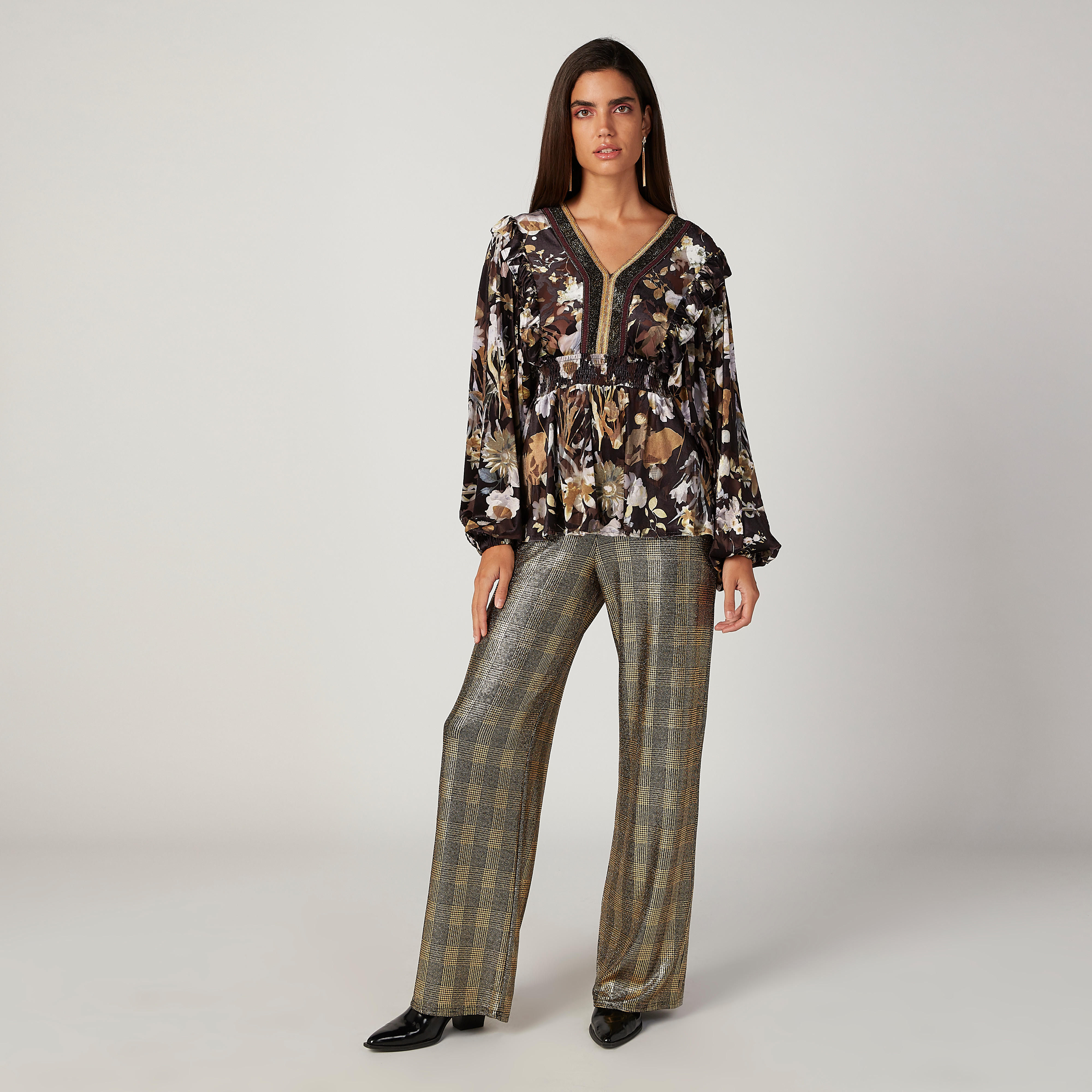 بلوزة بيبلوم بياقة V وأكمام بيشوب وطبعات زهرية من آيكونيك-women-clothing-shirtsandblouses-blouses-image-2