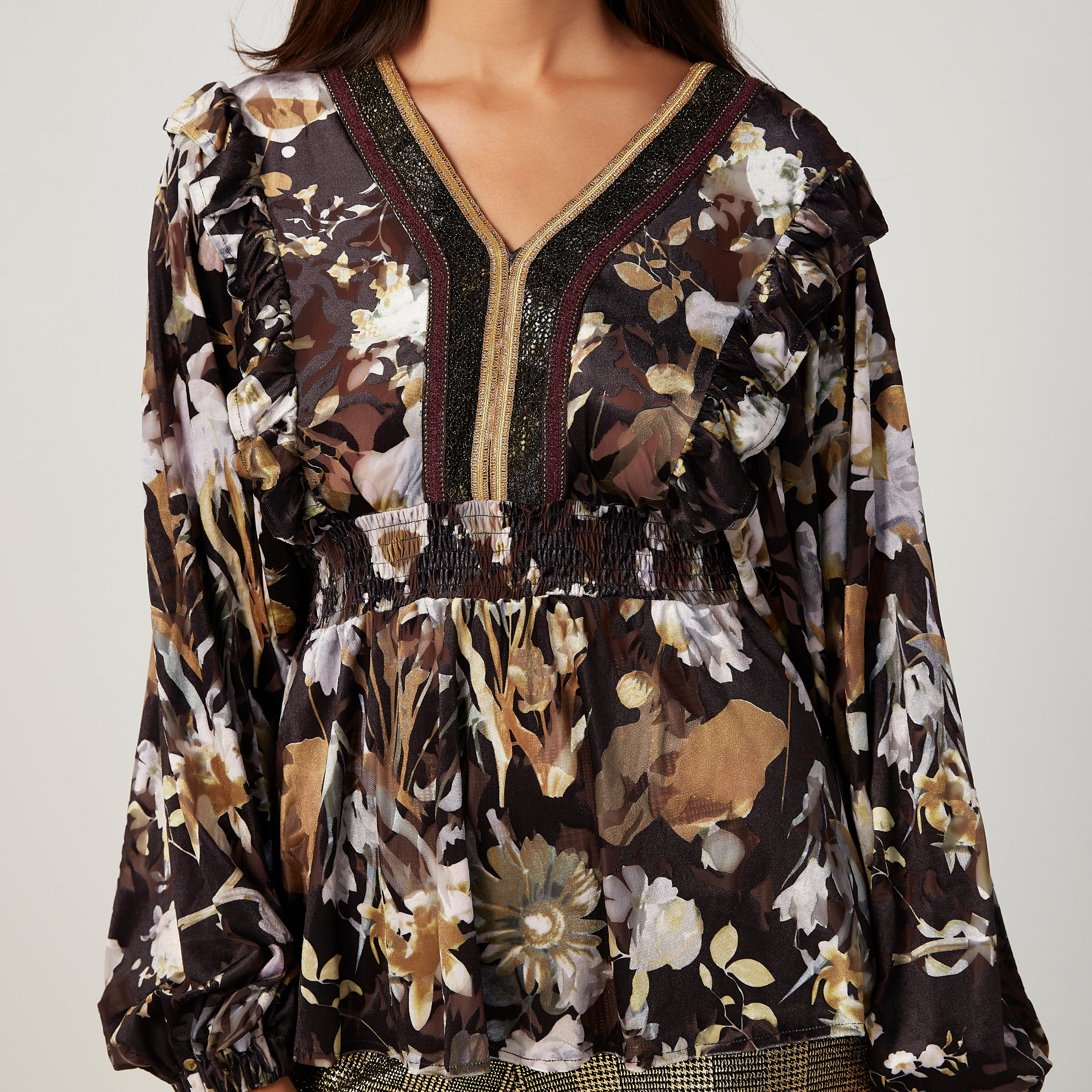بلوزة بيبلوم بياقة V وأكمام بيشوب وطبعات زهرية من آيكونيك-women-clothing-shirtsandblouses-blouses-image-3