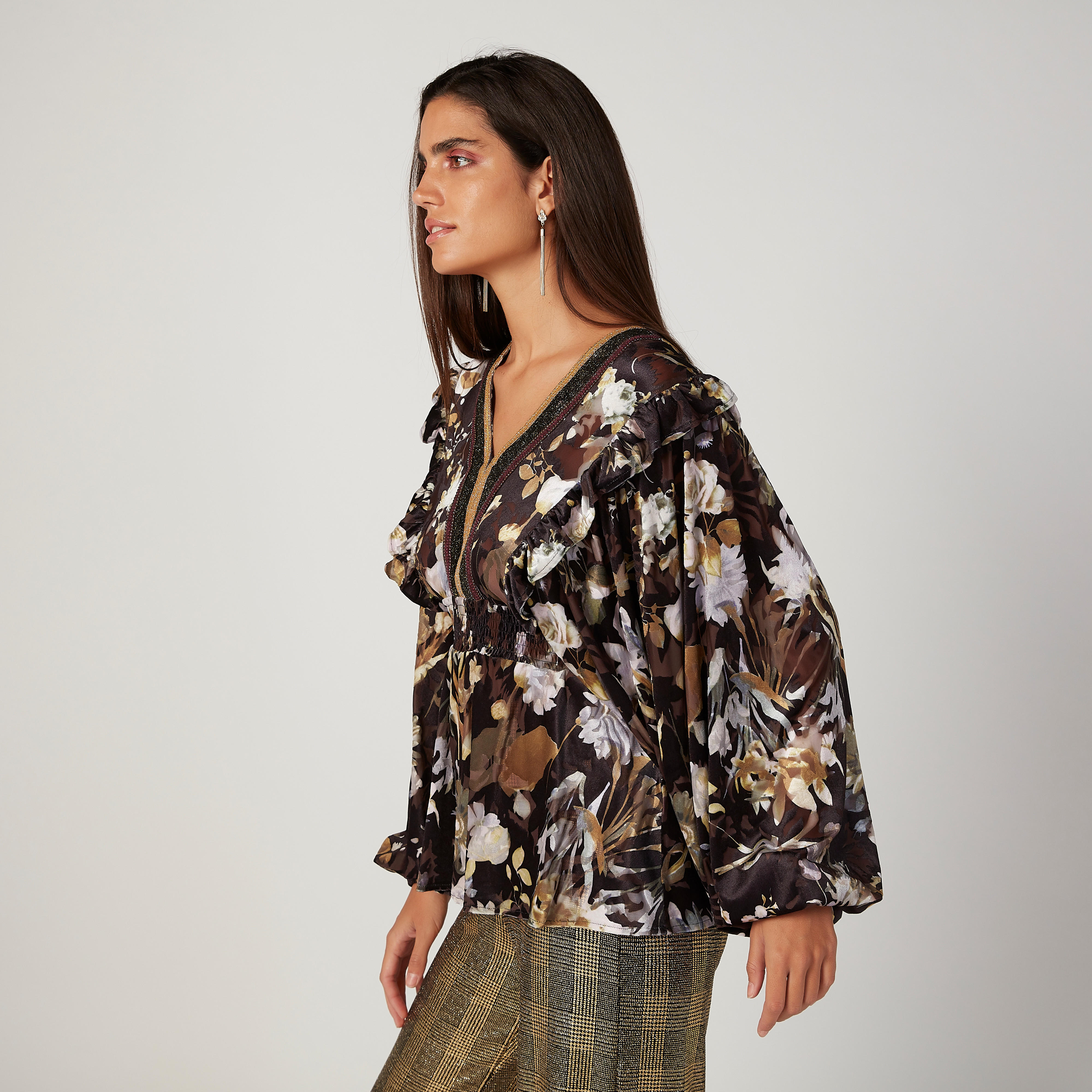بلوزة بيبلوم بياقة V وأكمام بيشوب وطبعات زهرية من آيكونيك-women-clothing-shirtsandblouses-blouses-image-5
