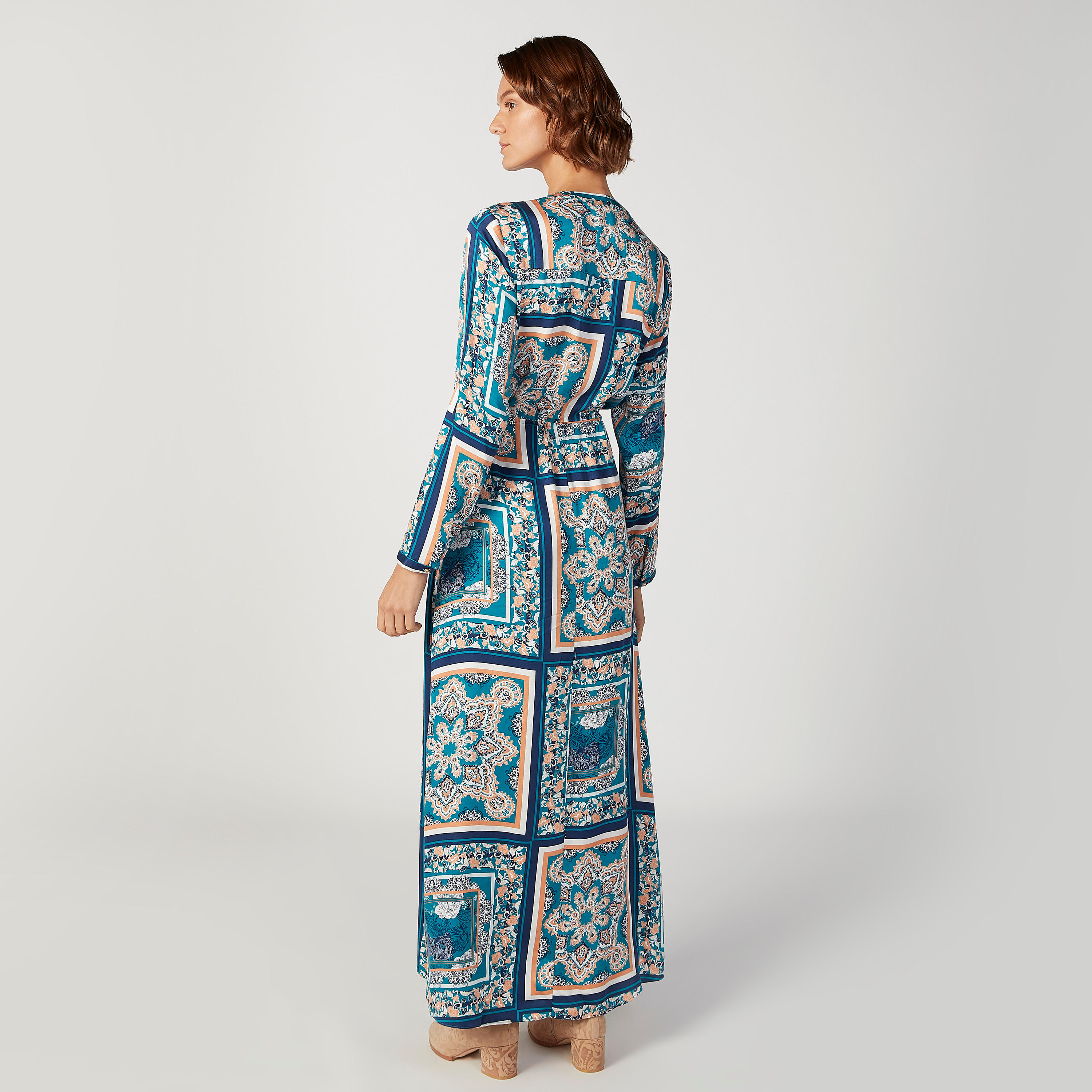 فستان قميص طويل إيه لاين بأكمام طويلة وجيوب وطبعات من آيكونيك-women-clothing-dresses-image-4