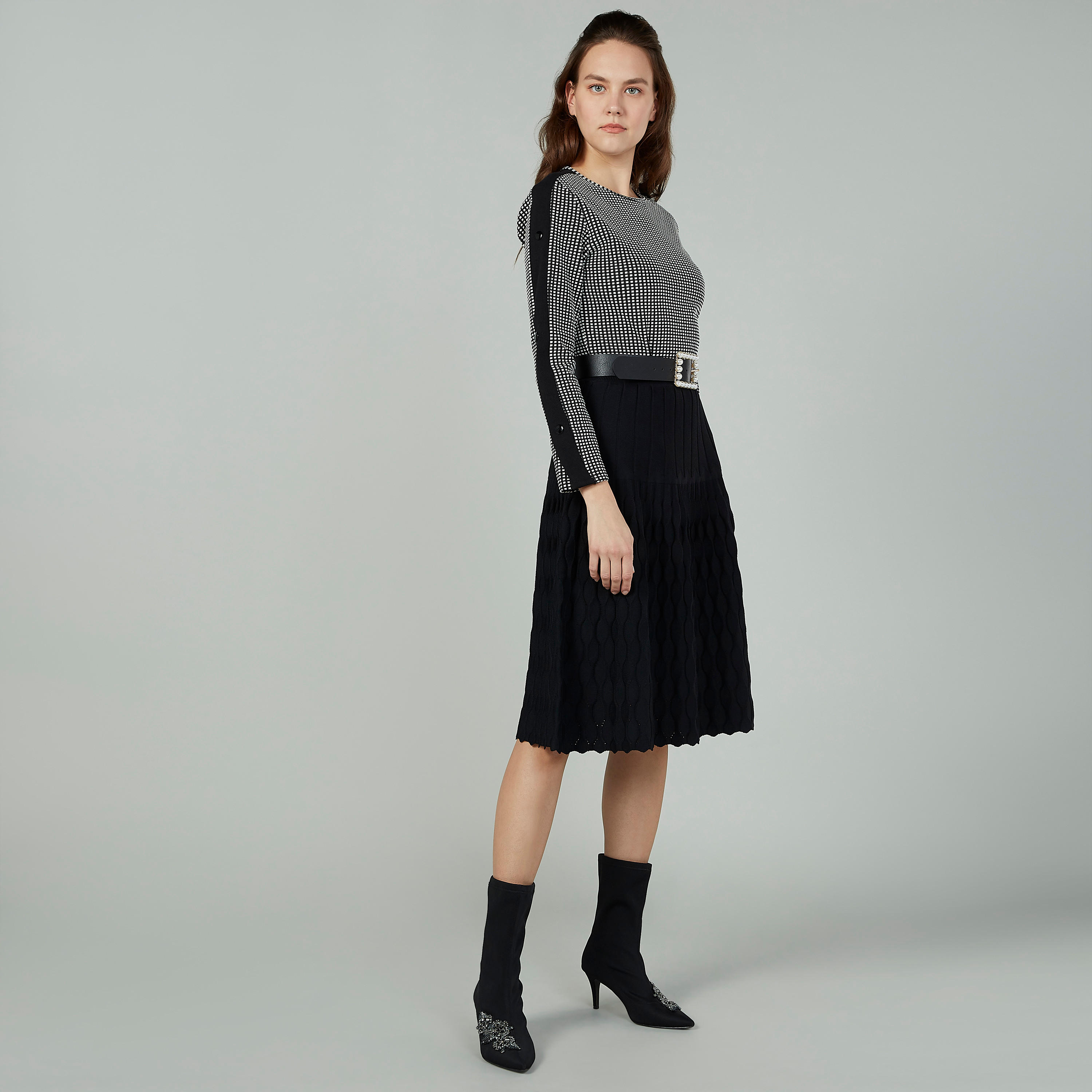 كنزة كاروهات بياقة قارب بأكمام طويلة-women-clothing-tshirts-image-2