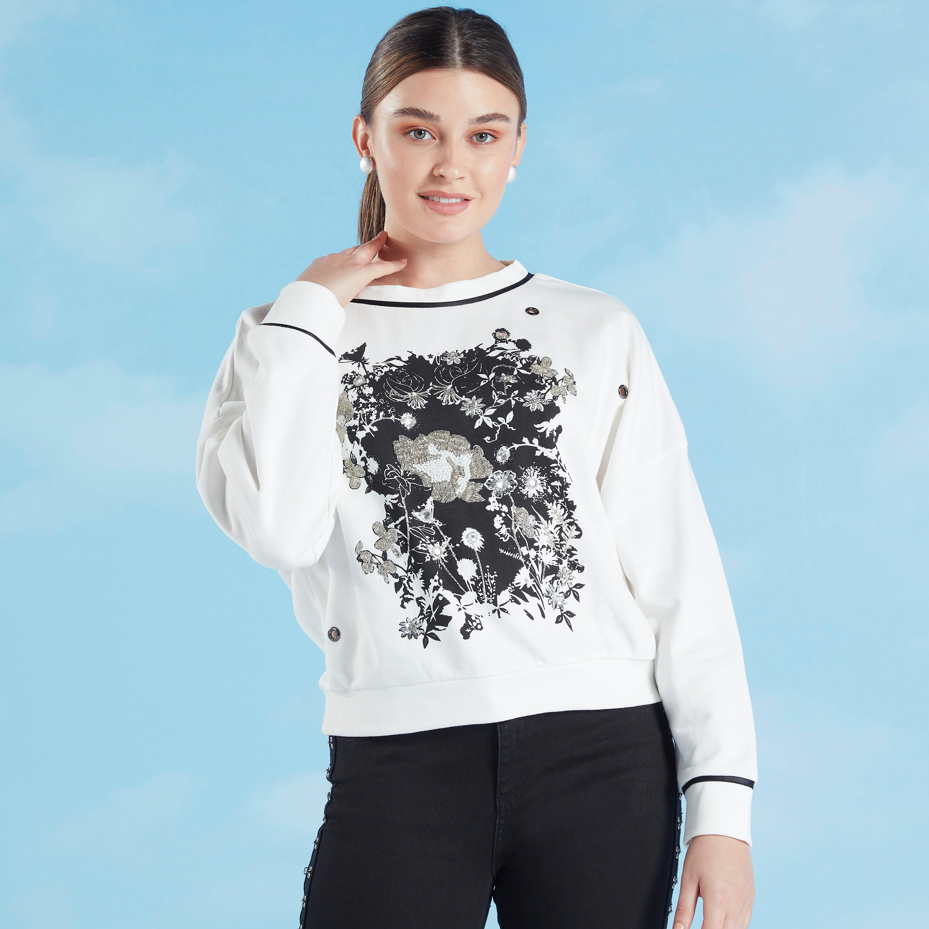 سويت شيرت بياقة مستديرة وأكمام طويلة وطبعات من آيكونيك-women-winterwear-hoodiesandsweatshirts-sweatshirts-image-1