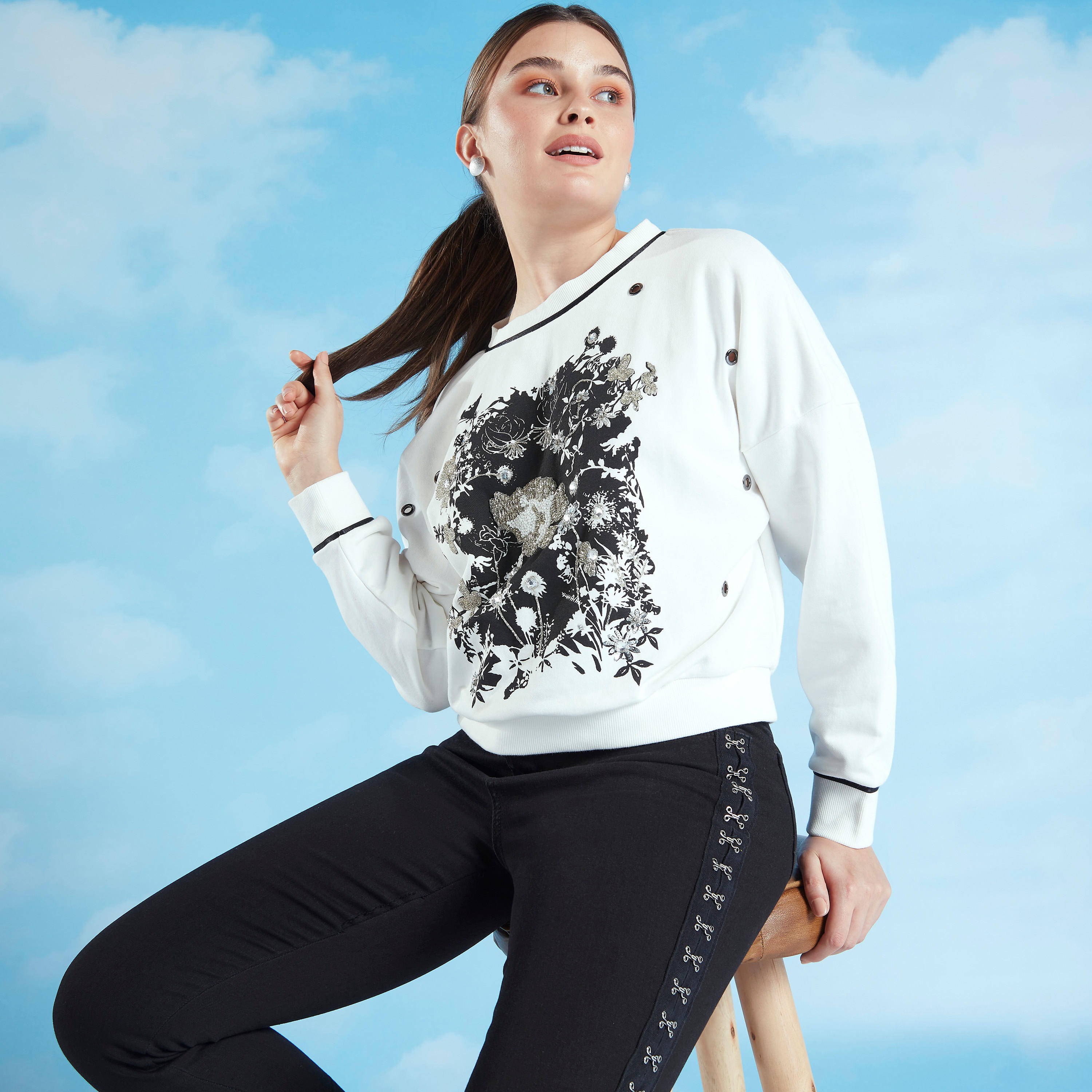 سويت شيرت بياقة مستديرة وأكمام طويلة وطبعات من آيكونيك-women-winterwear-hoodiesandsweatshirts-sweatshirts-image-3