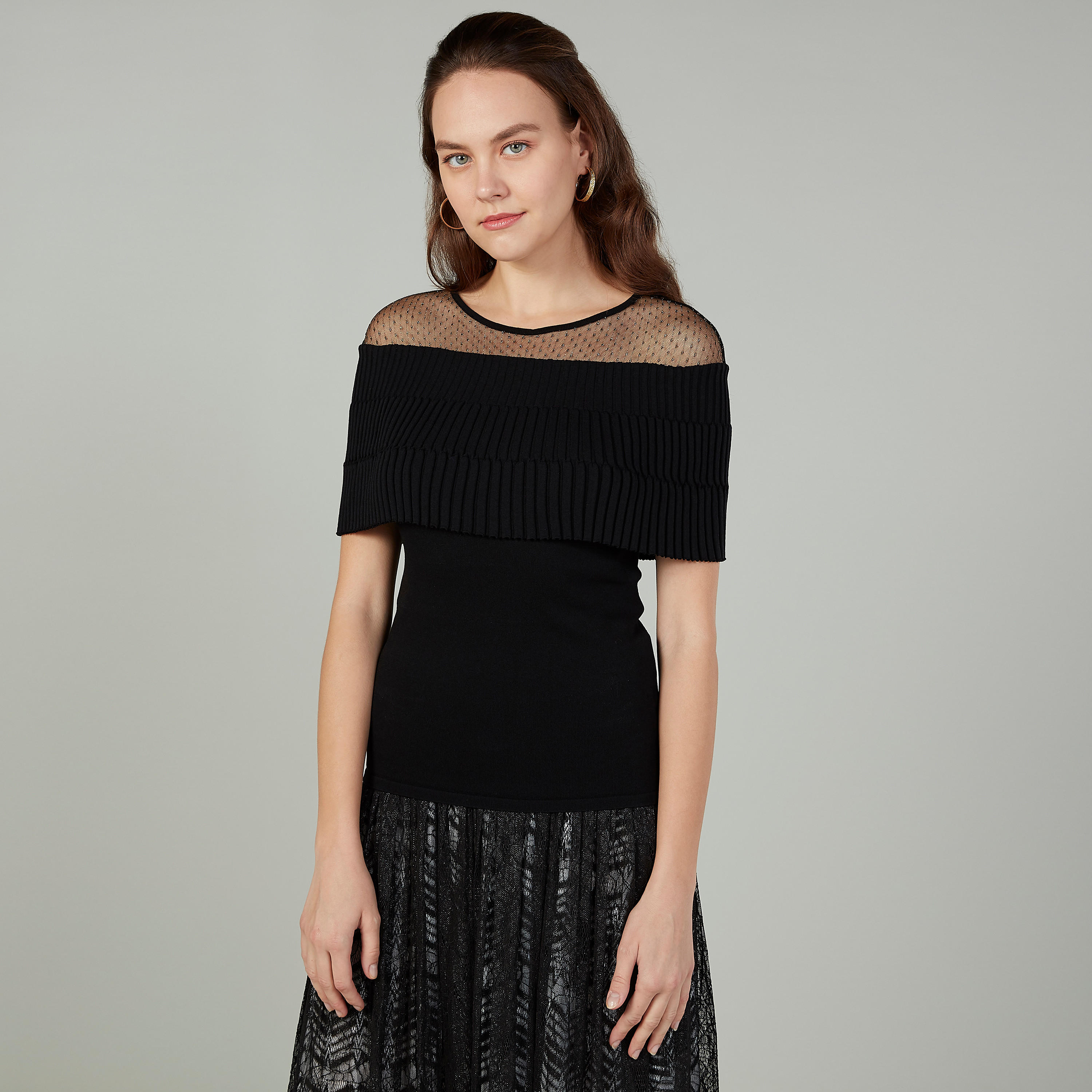 بلوزة بارز الملمس مع ياقة مستديرة وأكمام قصيرة من آيكونيك-women-clothing-shirtsandblouses-blouses-image-1