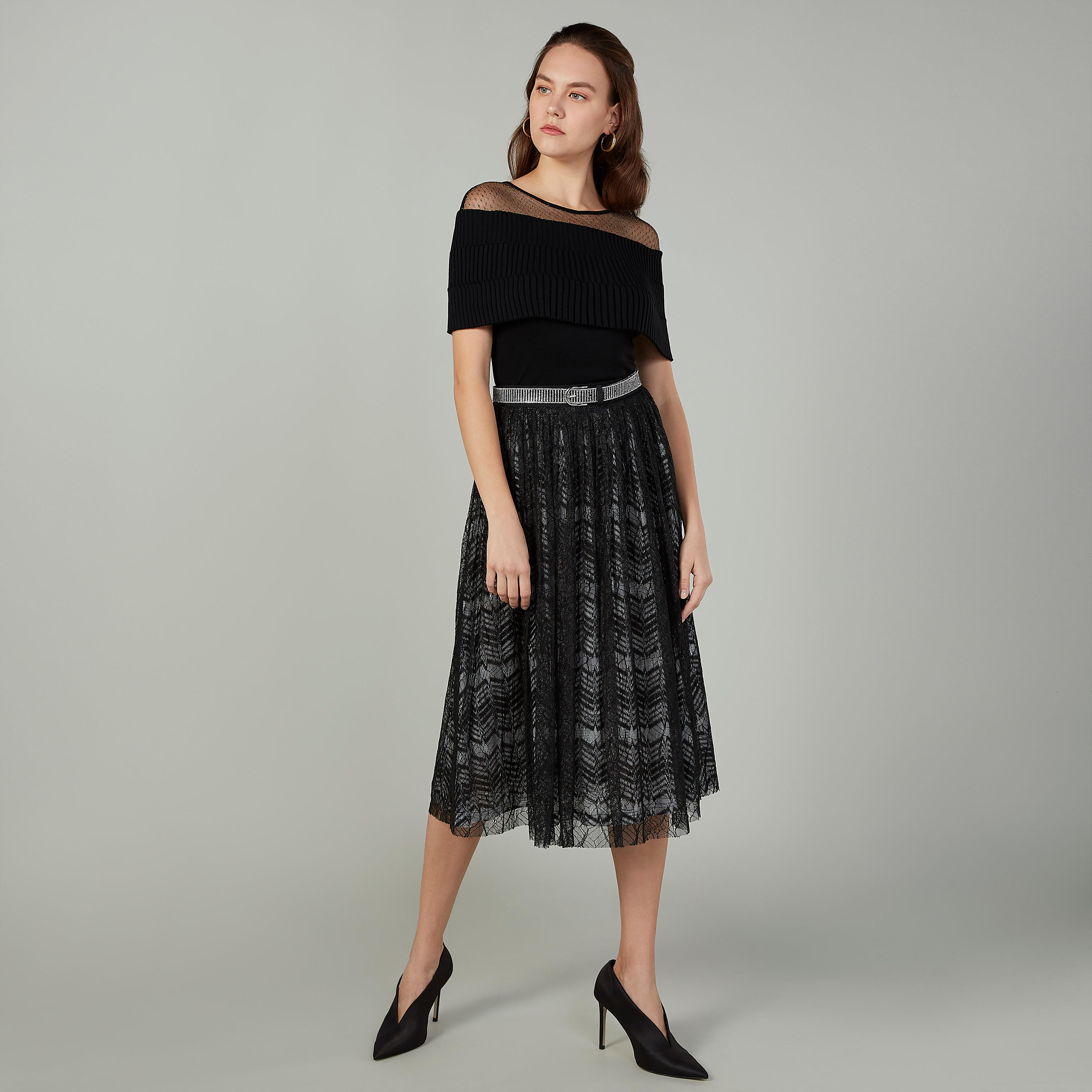 بلوزة بارز الملمس مع ياقة مستديرة وأكمام قصيرة من آيكونيك-women-clothing-shirtsandblouses-blouses-image-2