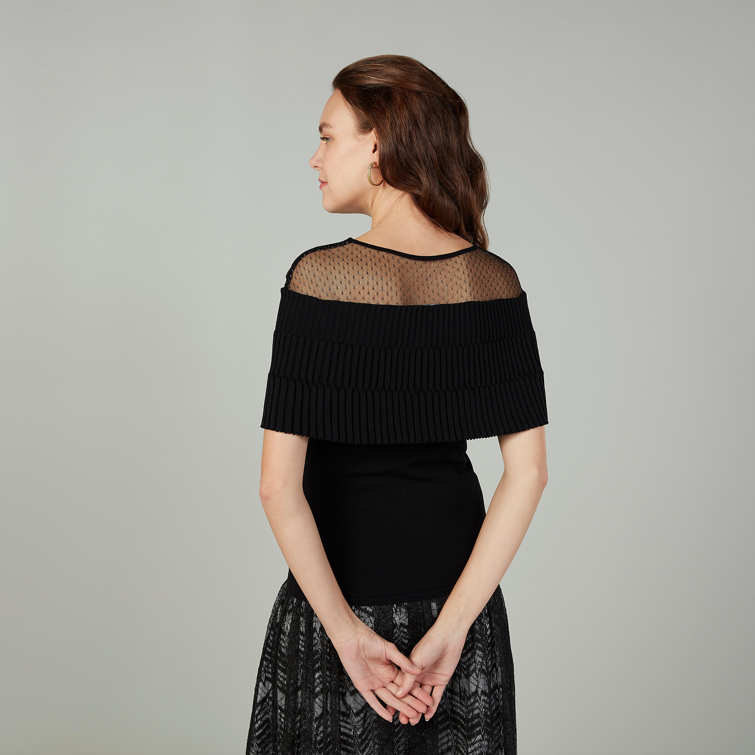 بلوزة بارز الملمس مع ياقة مستديرة وأكمام قصيرة من آيكونيك-women-clothing-shirtsandblouses-blouses-image-4