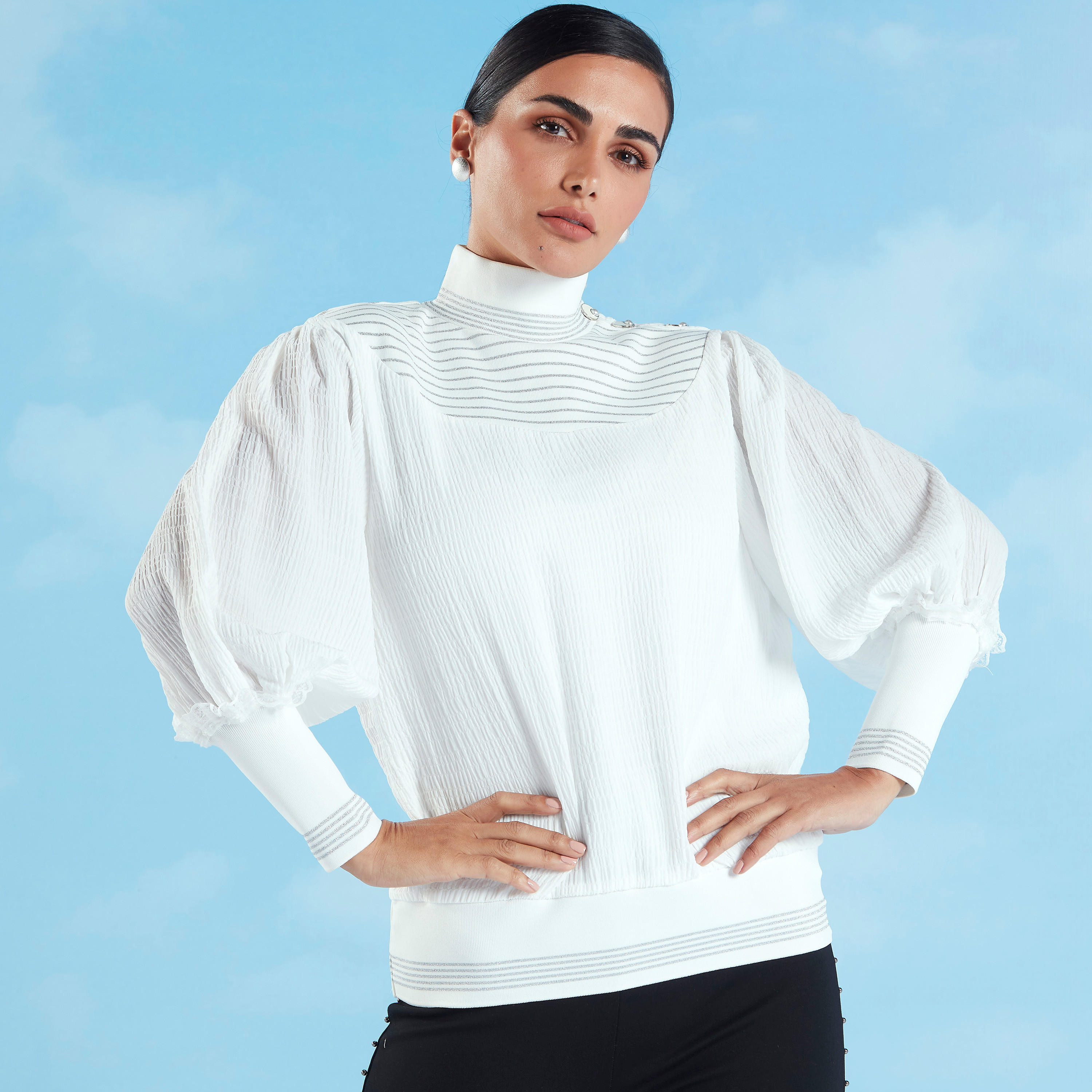 بلوزة بارزة الملمس بياقة عالية وأكمام بيشوب من آيكونيك-women-clothing-shirtsandblouses-blouses-image-1