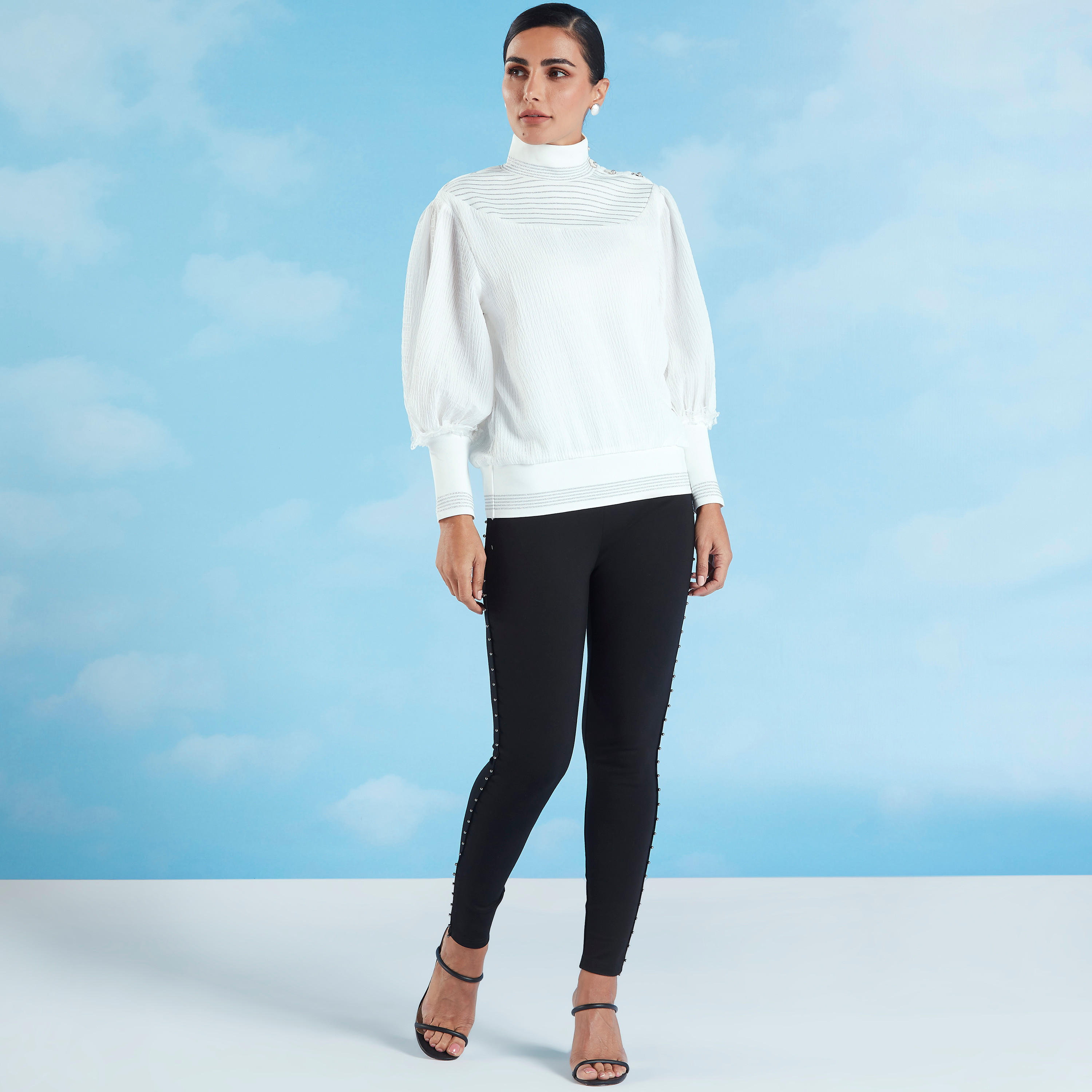 بلوزة بارزة الملمس بياقة عالية وأكمام بيشوب من آيكونيك-women-clothing-shirtsandblouses-blouses-image-2