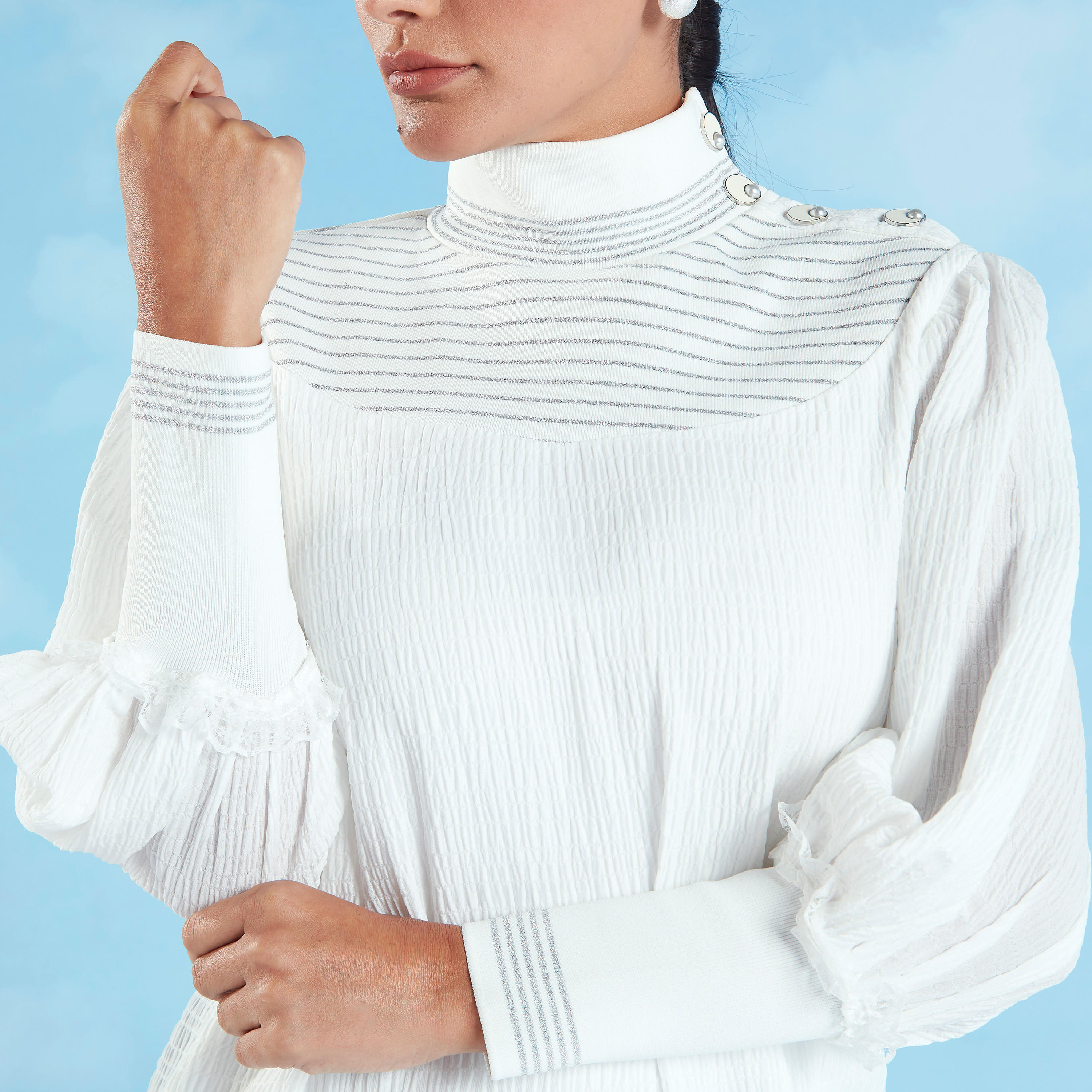 بلوزة بارزة الملمس بياقة عالية وأكمام بيشوب من آيكونيك-women-clothing-shirtsandblouses-blouses-image-3