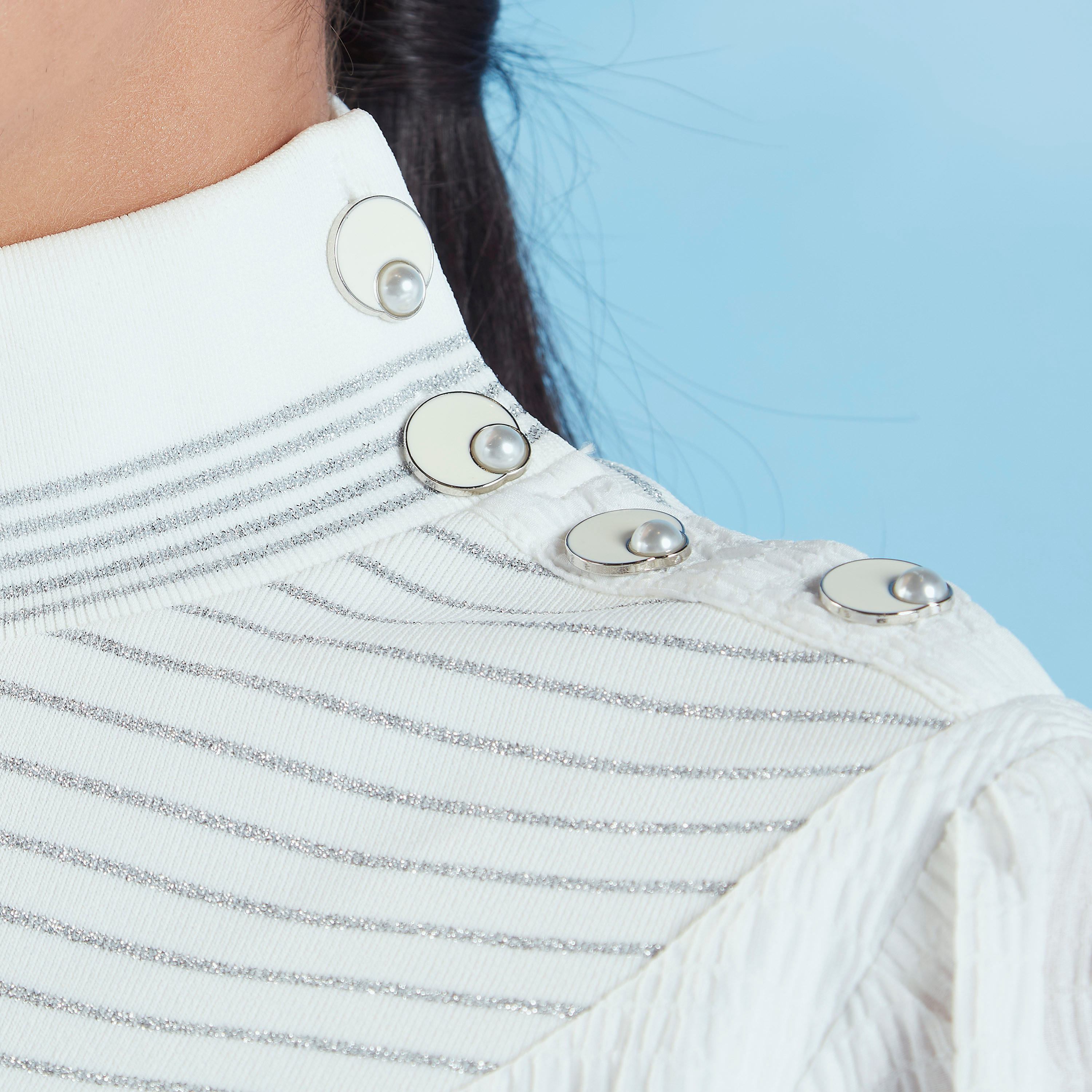 بلوزة بارزة الملمس بياقة عالية وأكمام بيشوب من آيكونيك-women-clothing-shirtsandblouses-blouses-image-4