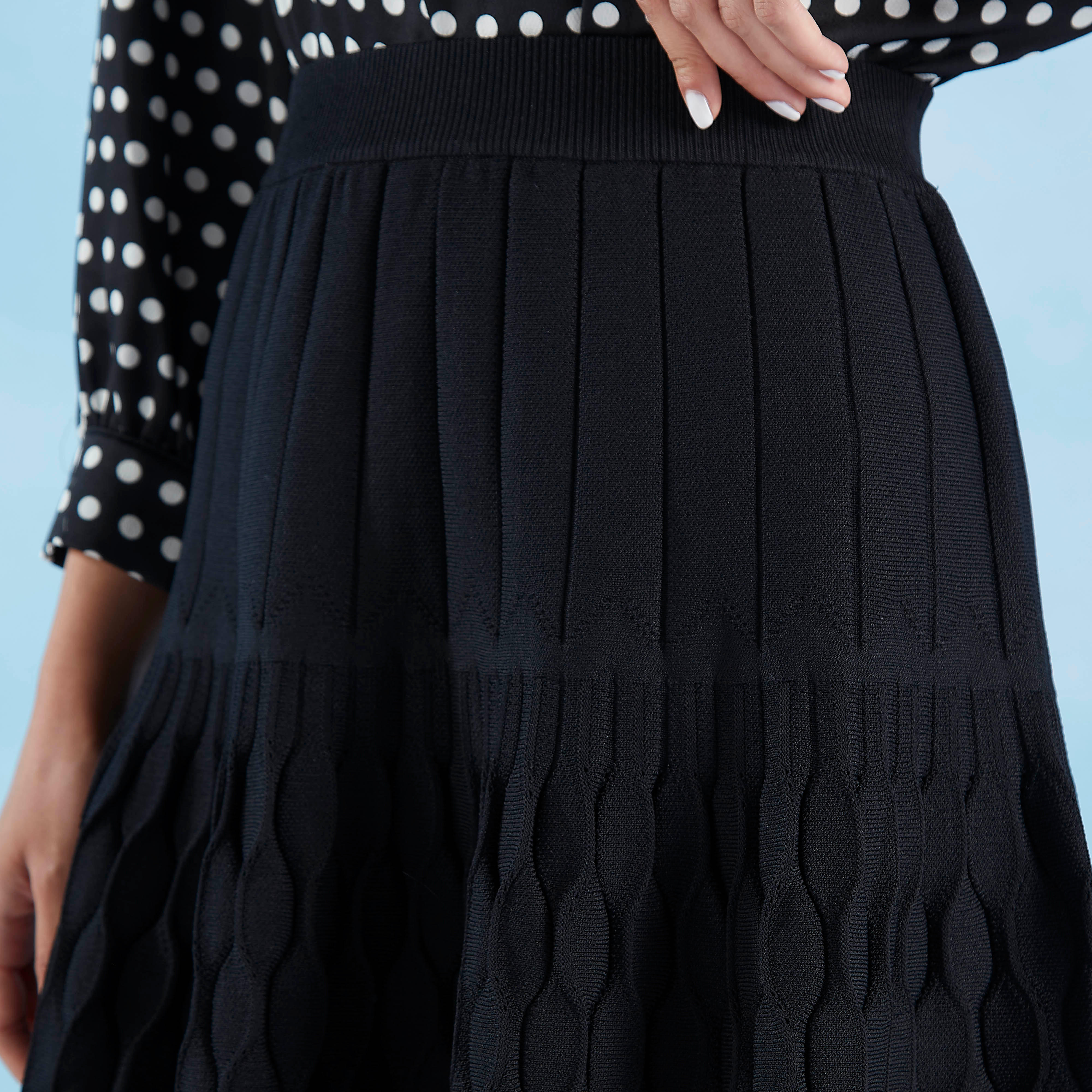تنورة متوسطة الطول إيه لاين بارزة الملمس بخصر مطّاطي من آيكونيك-women-clothing-bottoms-skirts-image-3