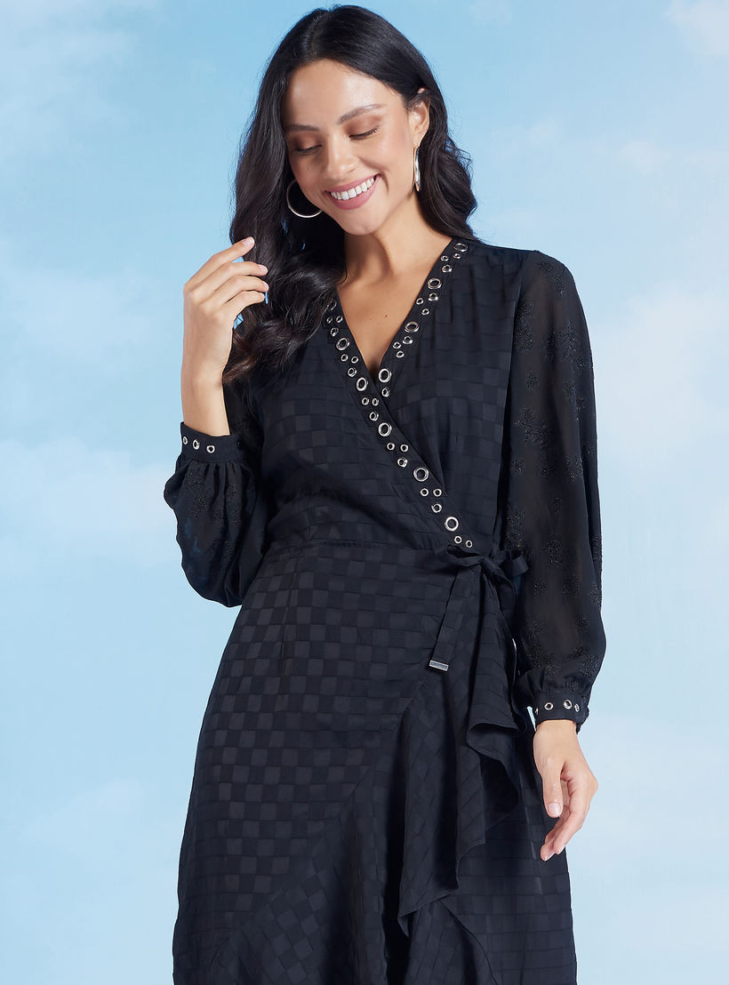 فستان ميدي كاروهات بياقة v وأكمام طويلة وتفاصيل مزينة من آيكونيك-women-clothing-dresses-image-2
