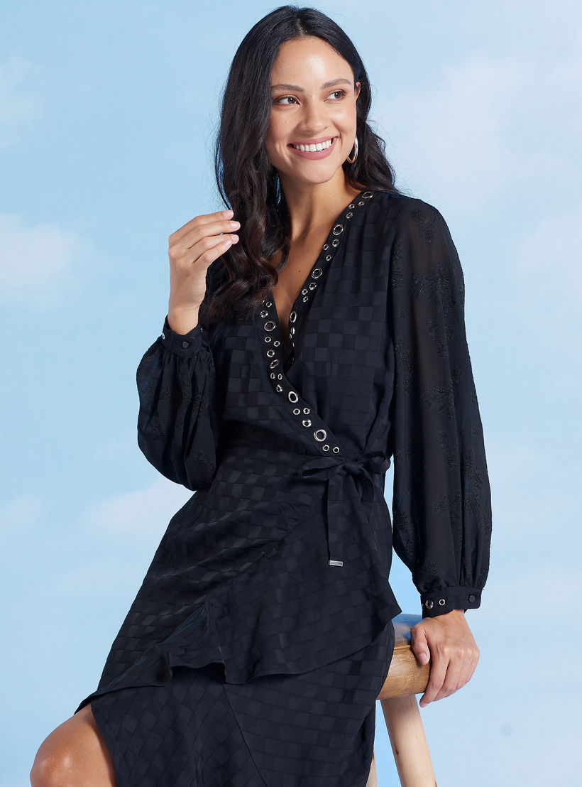 فستان ميدي كاروهات بياقة v وأكمام طويلة وتفاصيل مزينة من آيكونيك-women-clothing-dresses-image-3