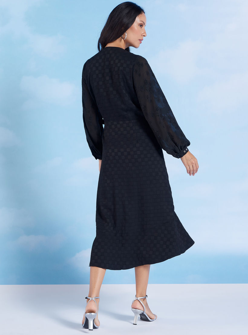 فستان ميدي كاروهات بياقة v وأكمام طويلة وتفاصيل مزينة من آيكونيك-women-clothing-dresses-image-7