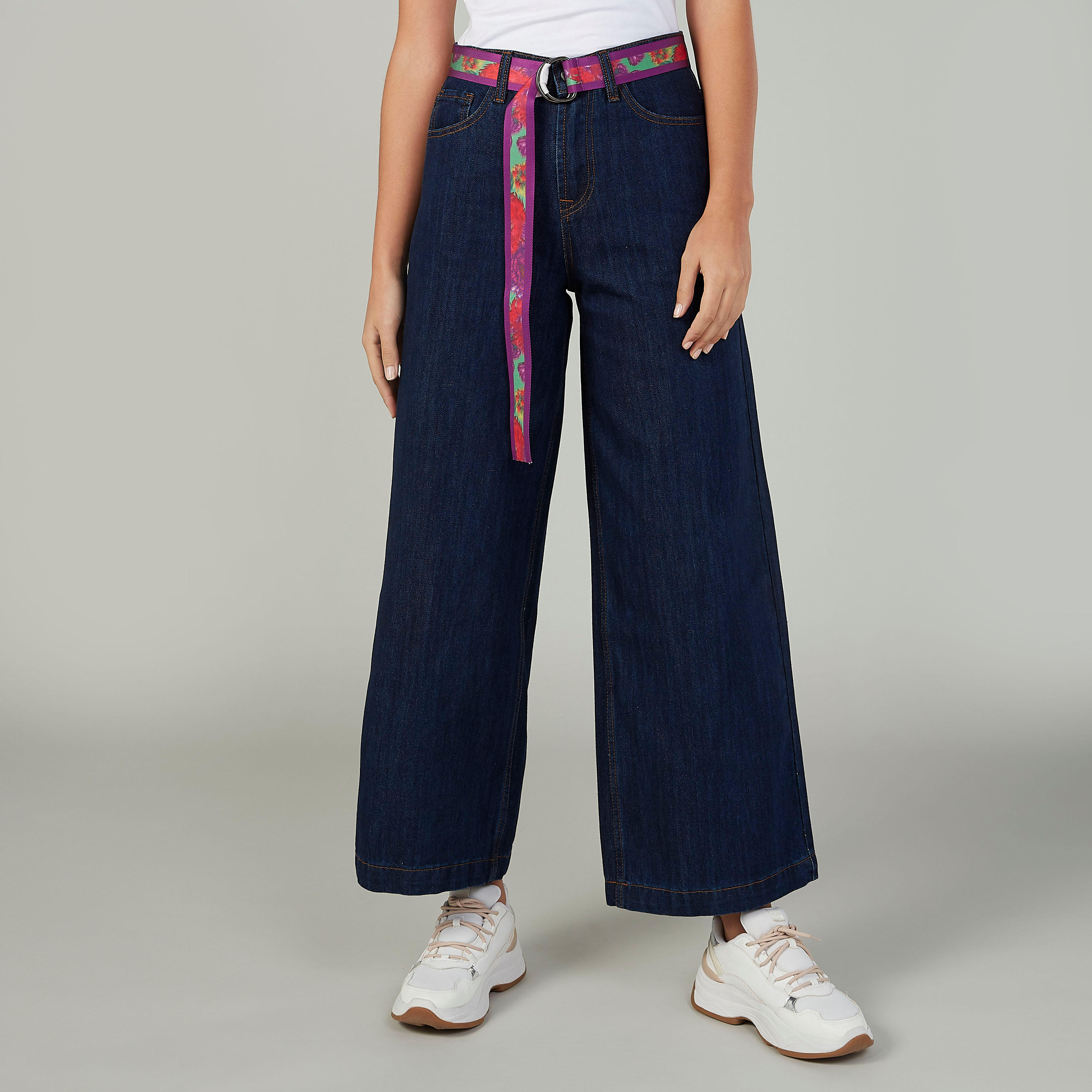 بنطلون سادة دنيم  قصير بخصر متوسط الارتفاع واسع وعراوي حزام من آيكوميك-women-clothing-bottoms-trousers-image-1