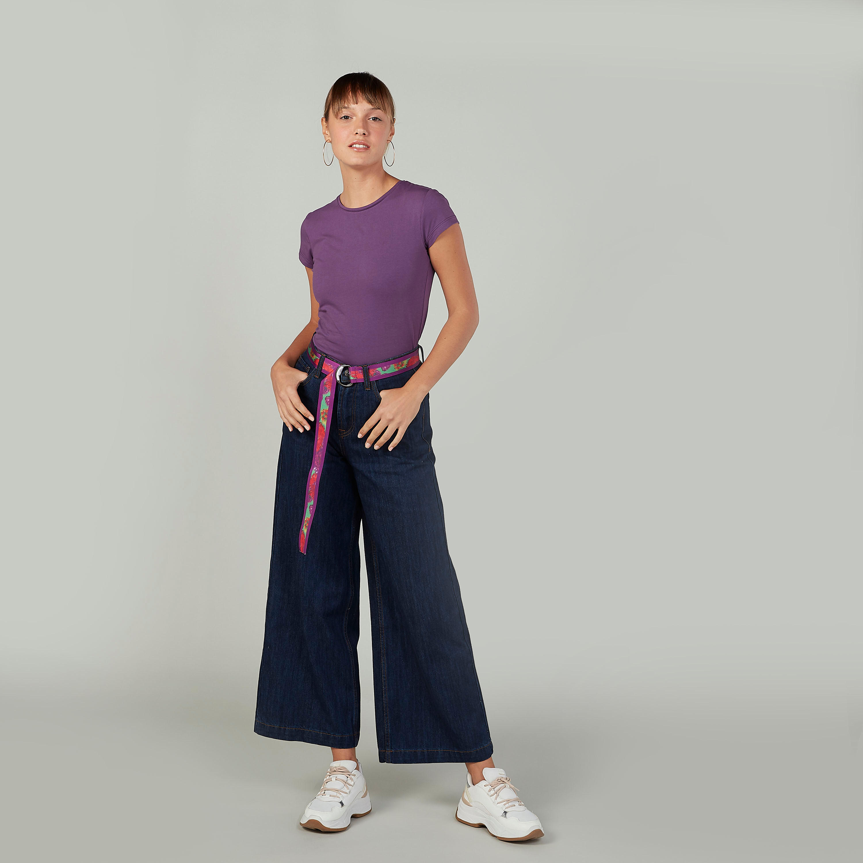 بنطلون سادة دنيم  قصير بخصر متوسط الارتفاع واسع وعراوي حزام من آيكوميك-women-clothing-bottoms-trousers-image-2