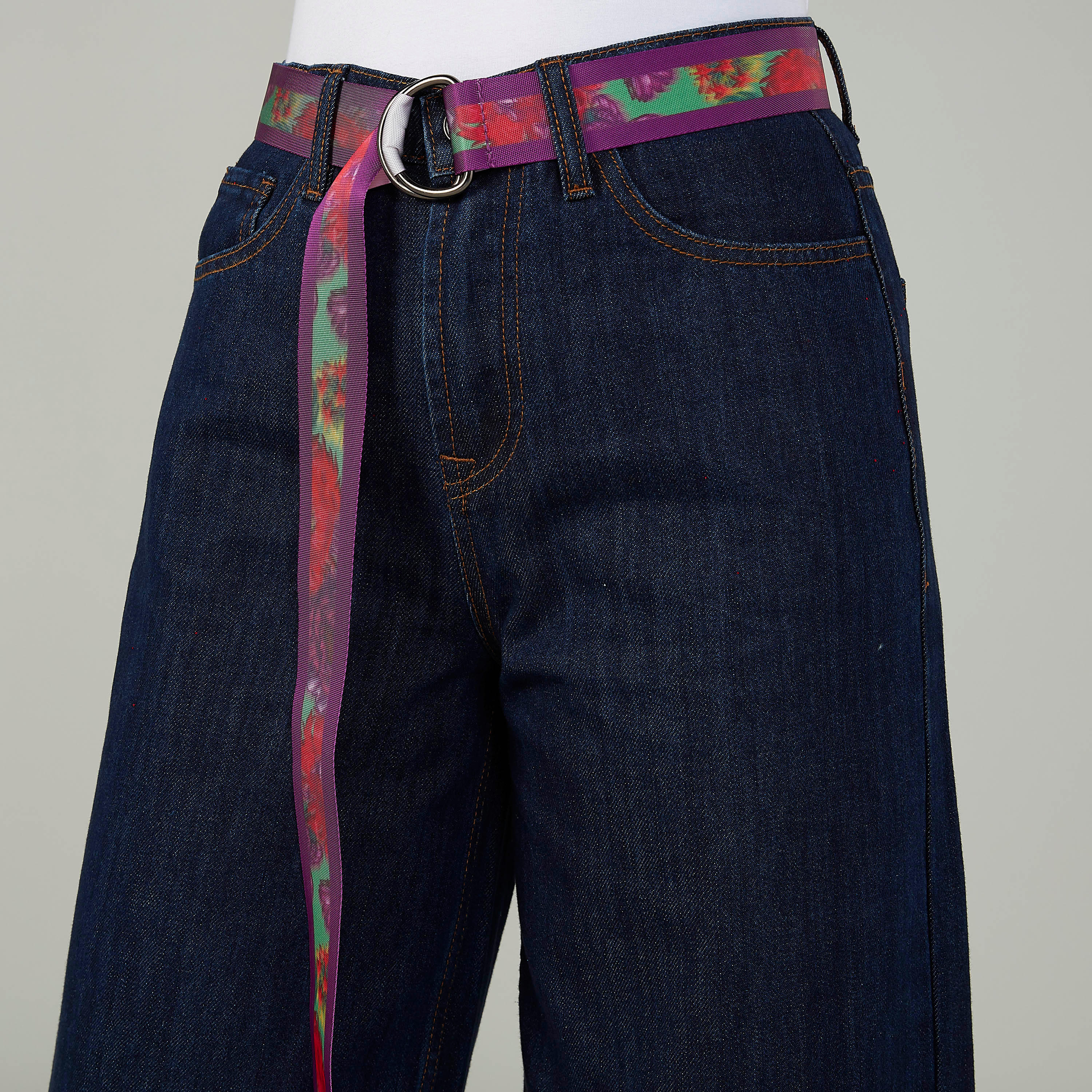 بنطلون سادة دنيم  قصير بخصر متوسط الارتفاع واسع وعراوي حزام من آيكوميك-women-clothing-bottoms-trousers-image-3