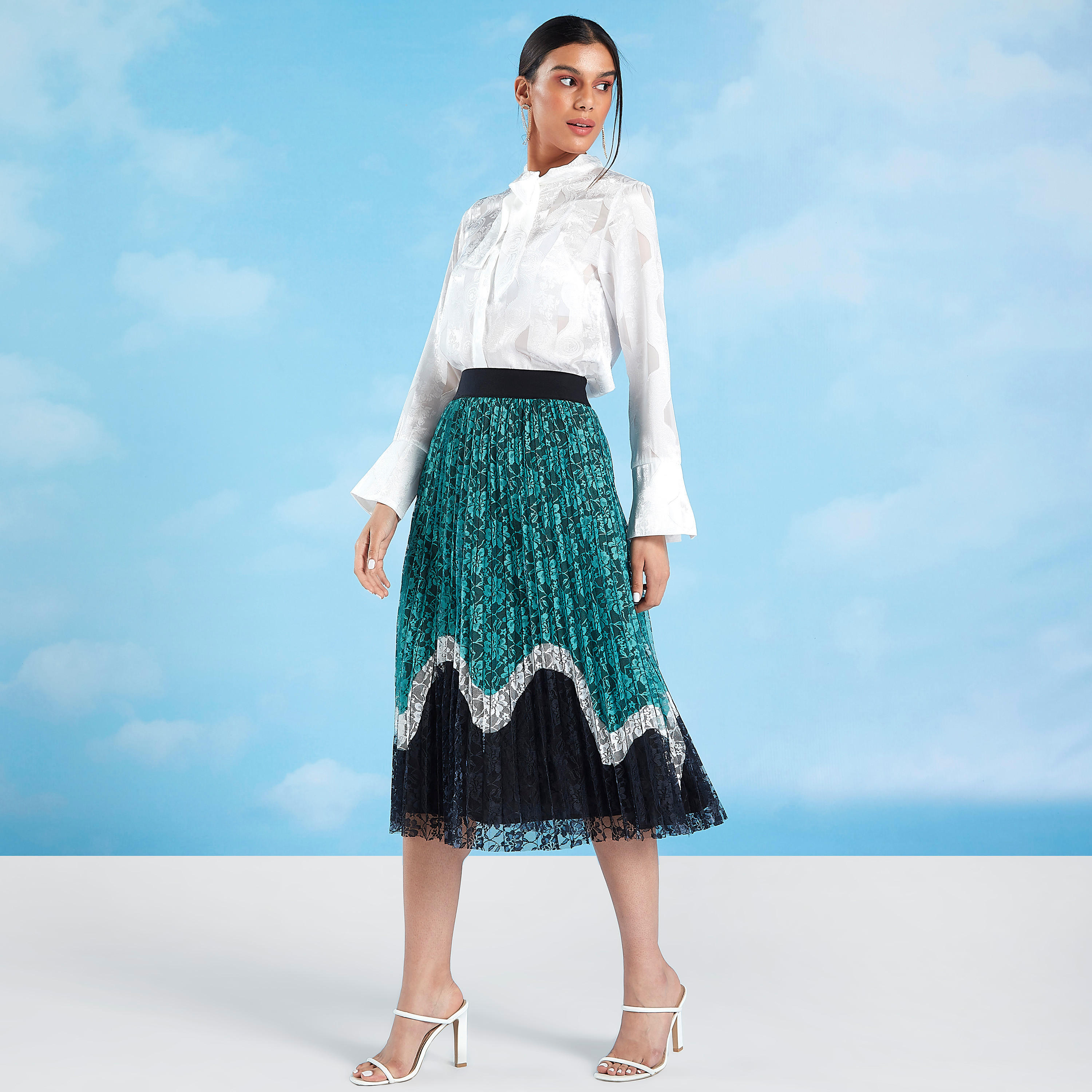 تنورة ميدي بتفاصيل دانتيل وحواف غير مستوية وطبعات من آيكونيك-women-clothing-bottoms-skirts-image-2