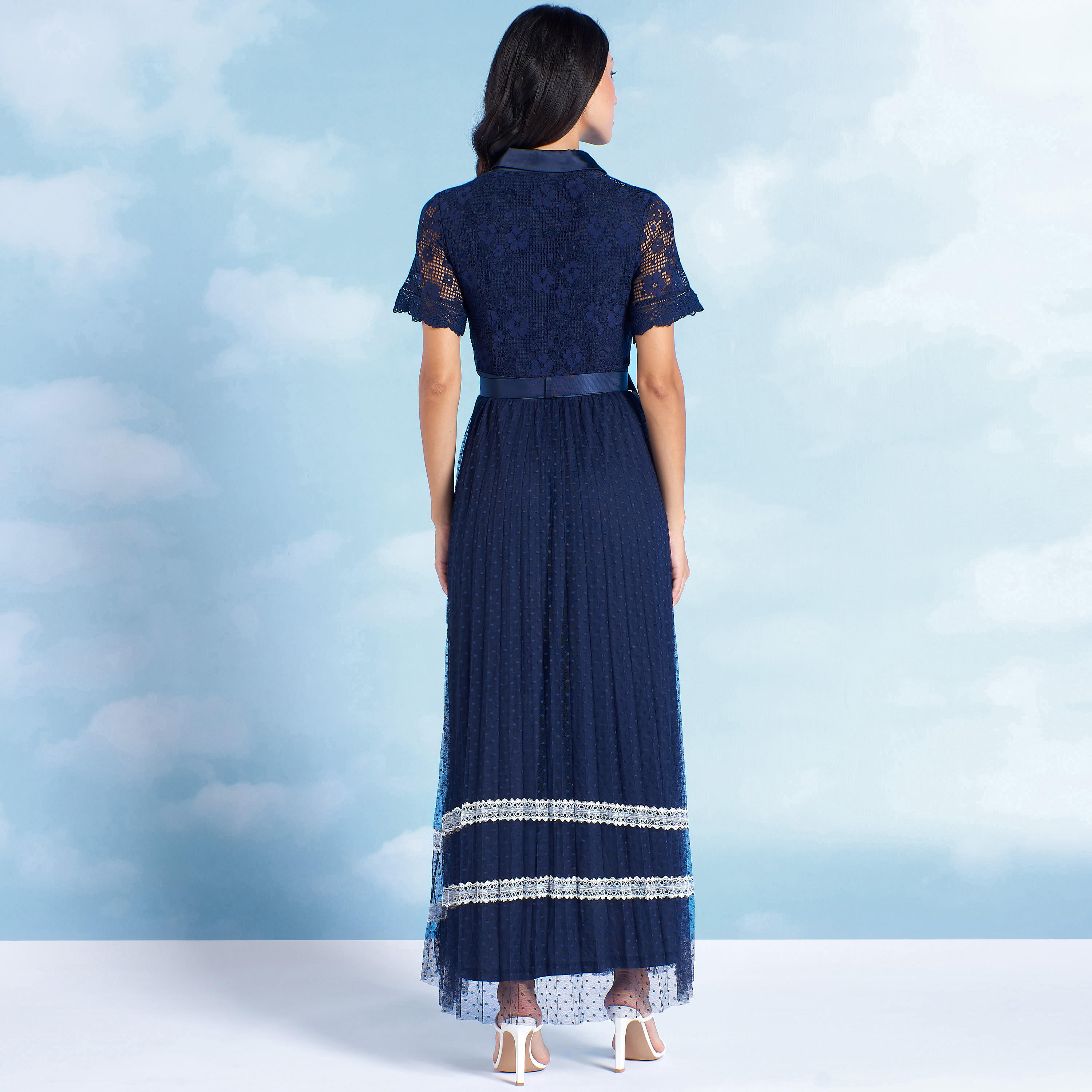 فستان طويل إيه لاين بدانتيل وأكمام طويلة من آيكونيك-women-clothing-dresses-image-6