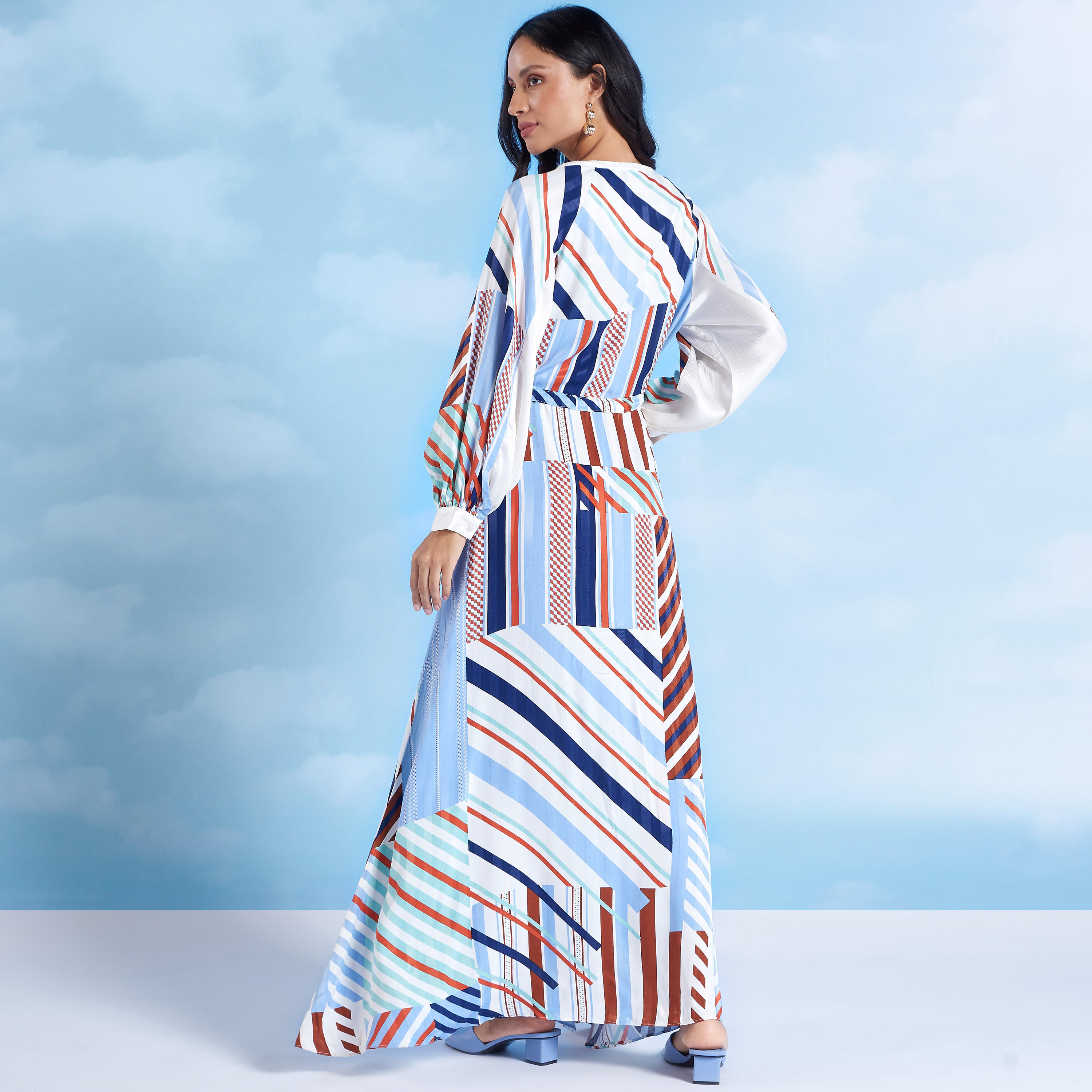 فستان طويل ايه لاين بأكمام بيشوب وأربطة وطبعات من آيكونيك-women-clothing-dresses-image-5