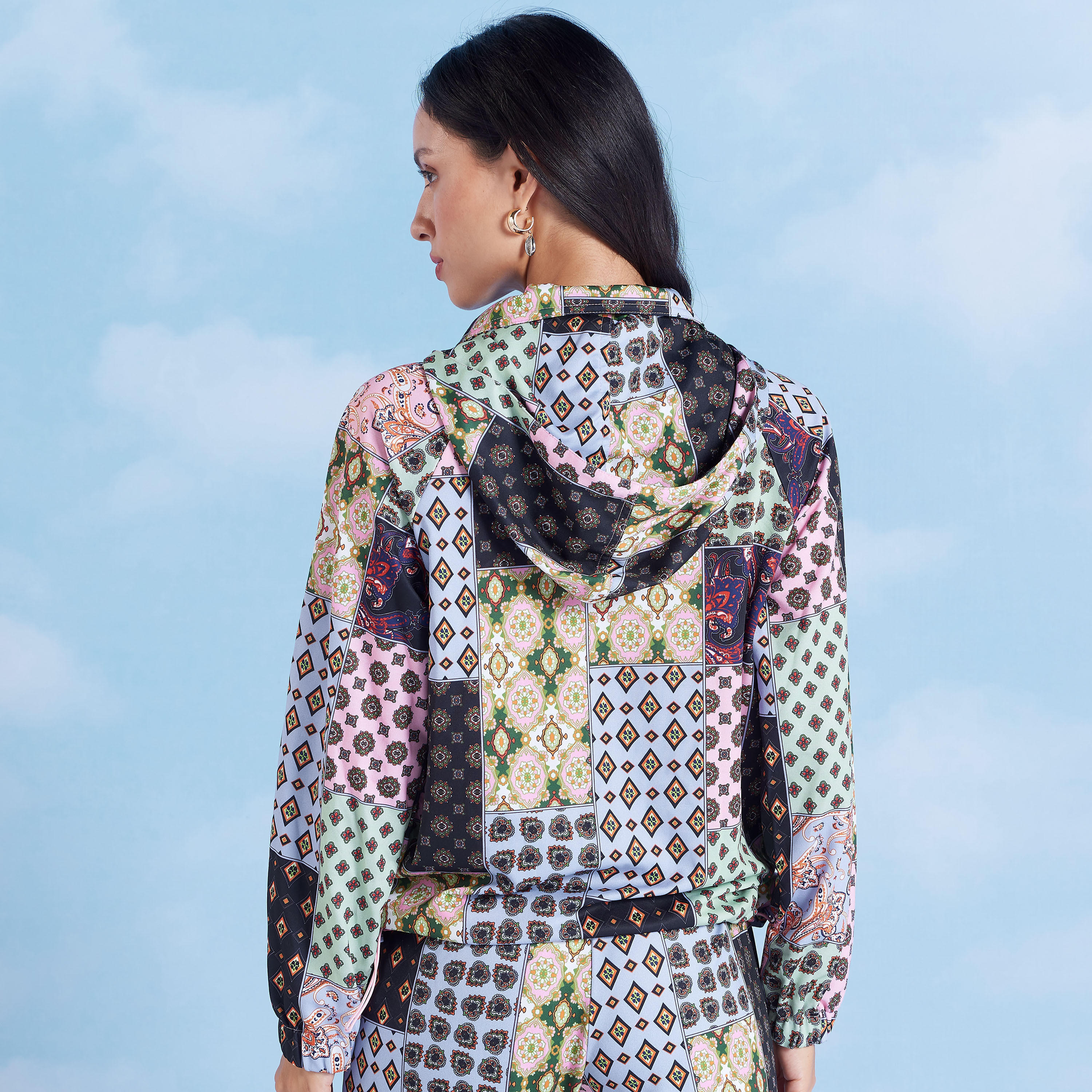 جاكيت بومبر بأكمام طويلة وقبعة من آيكونيك-women-winterwear-coatsandjackets-jackets-image-1