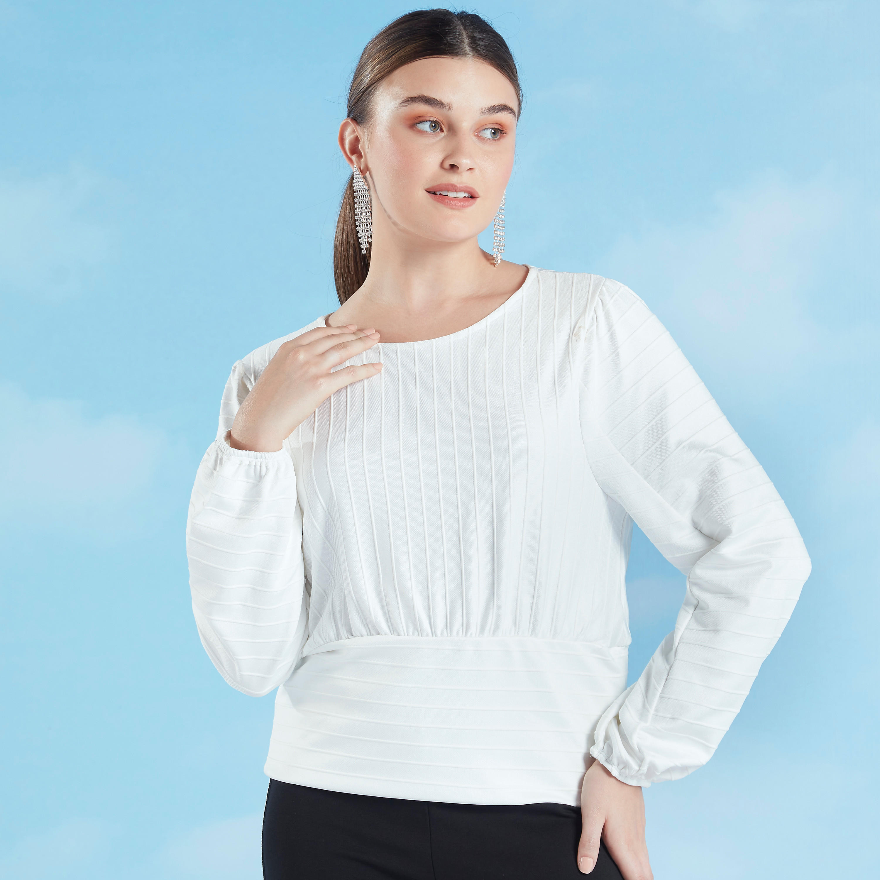 بلوزة بارزة الملمس بياقة قارب وأكمام بيشوب من آيكونيك-women-clothing-shirtsandblouses-blouses-image-1
