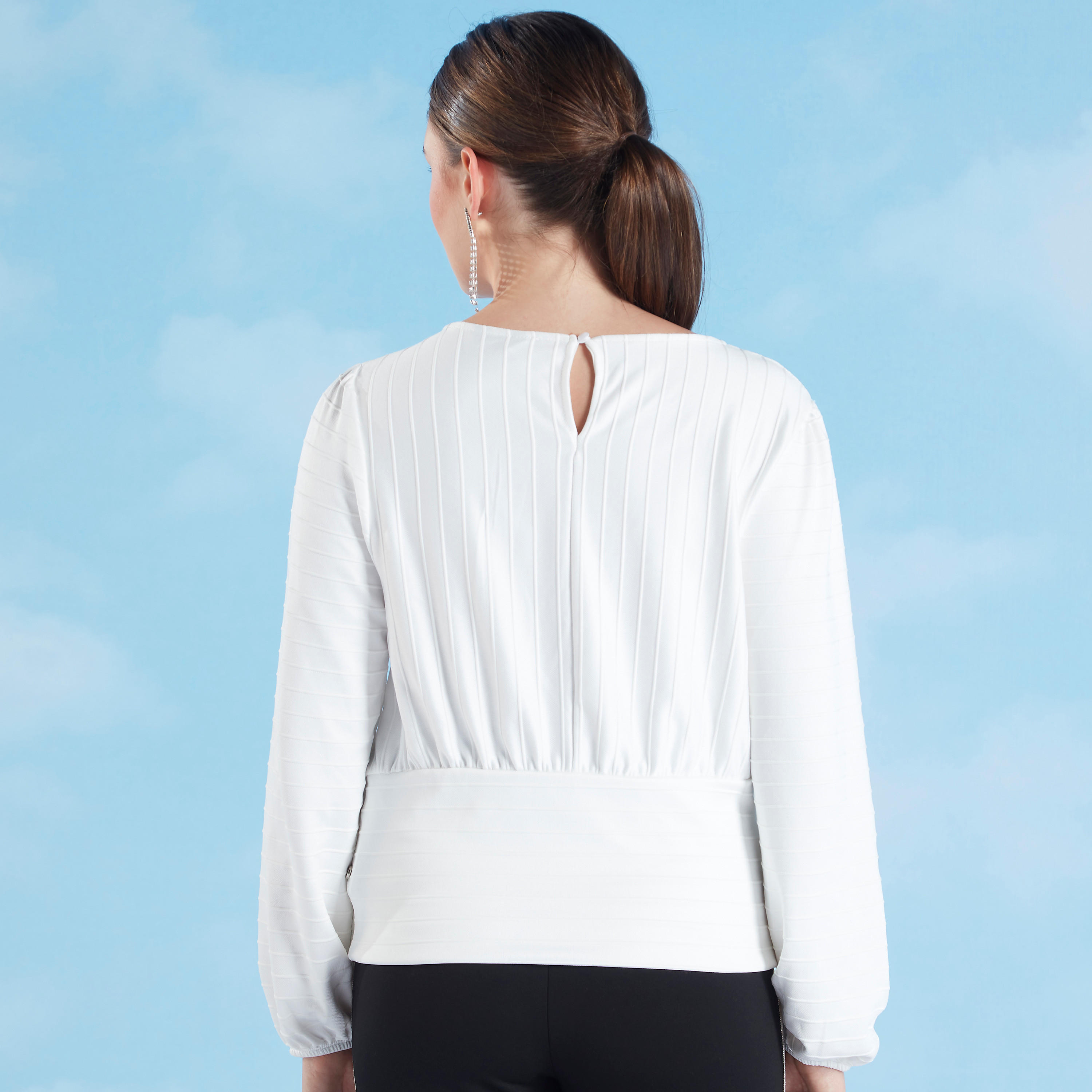 بلوزة بارزة الملمس بياقة قارب وأكمام بيشوب من آيكونيك-women-clothing-shirtsandblouses-blouses-image-5