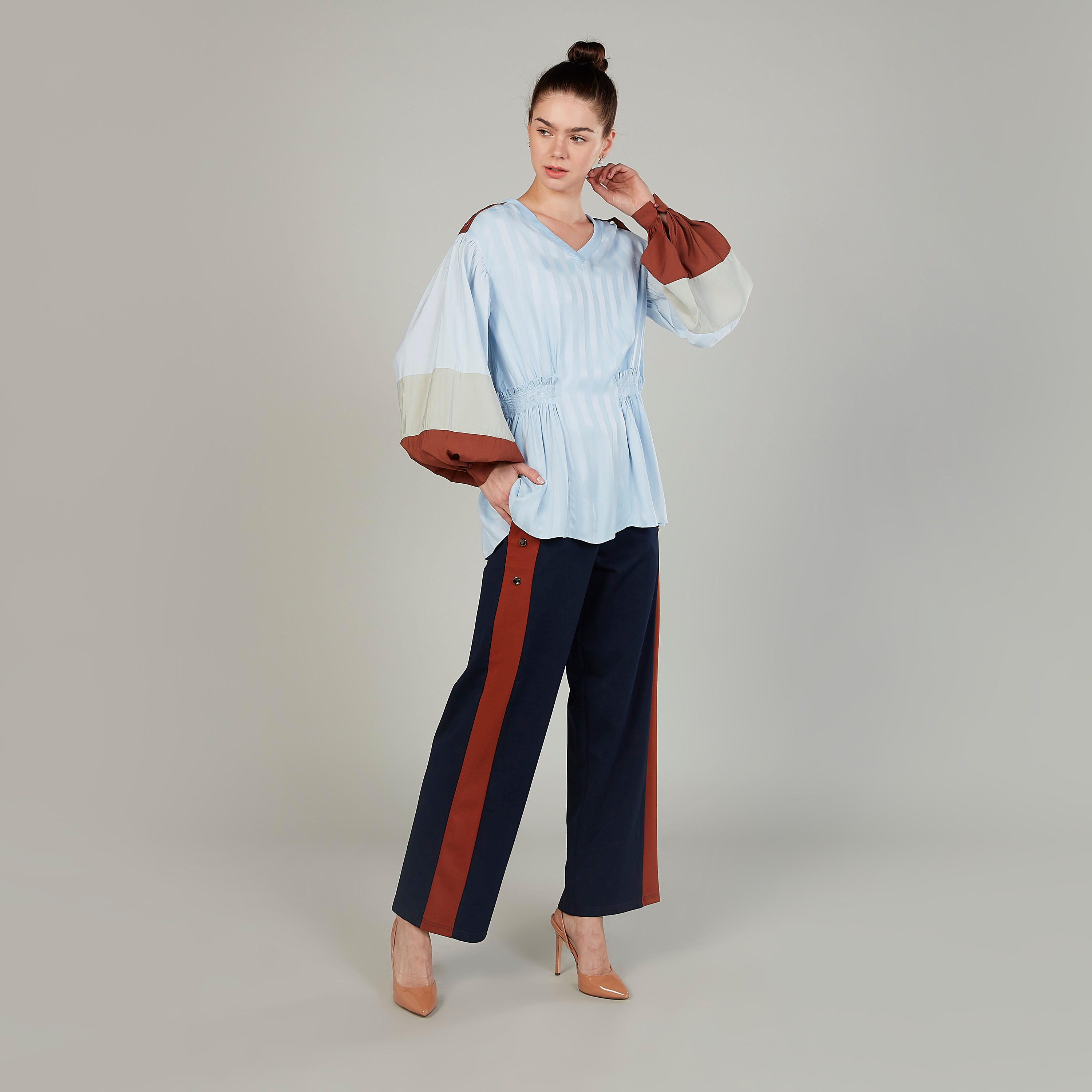 بنطلون بالازو سادة بقصّة واسعة وخصر مرتفع وجيوب من آيكونيك-women-clothing-bottoms-trousers-image-2