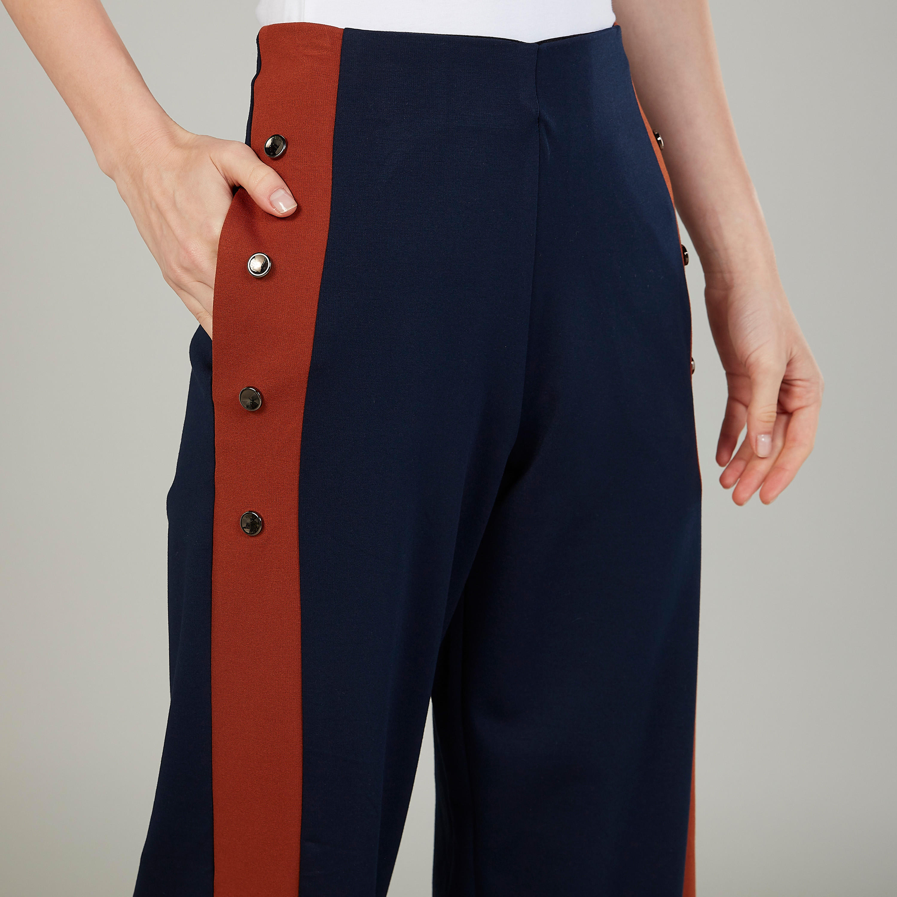بنطلون بالازو سادة بقصّة واسعة وخصر مرتفع وجيوب من آيكونيك-women-clothing-bottoms-trousers-image-3