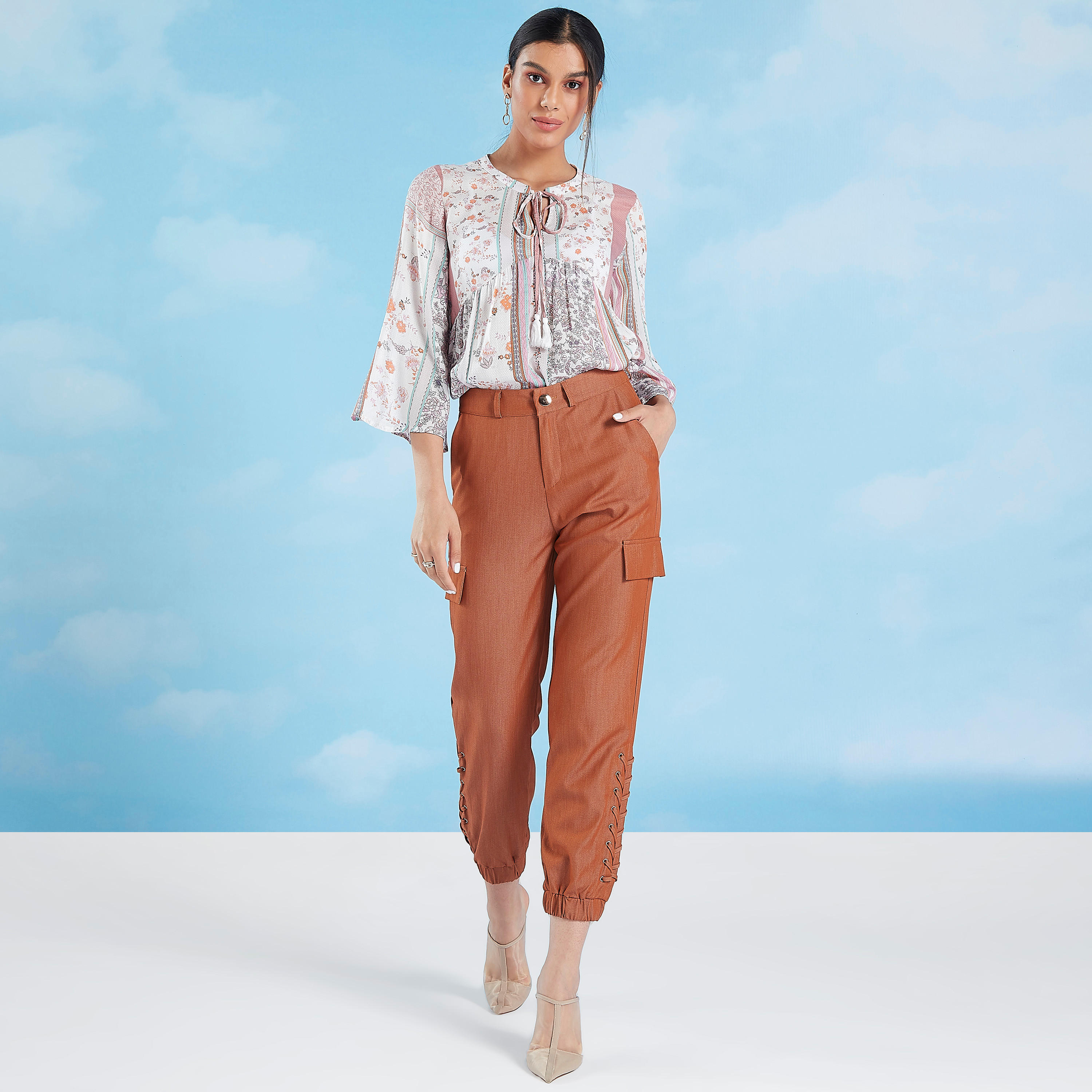 بنطلون سادة بقصّة واسعة وخصر مرتفع وجيوب من آيكونيك-women-clothing-bottoms-joggers-image-2