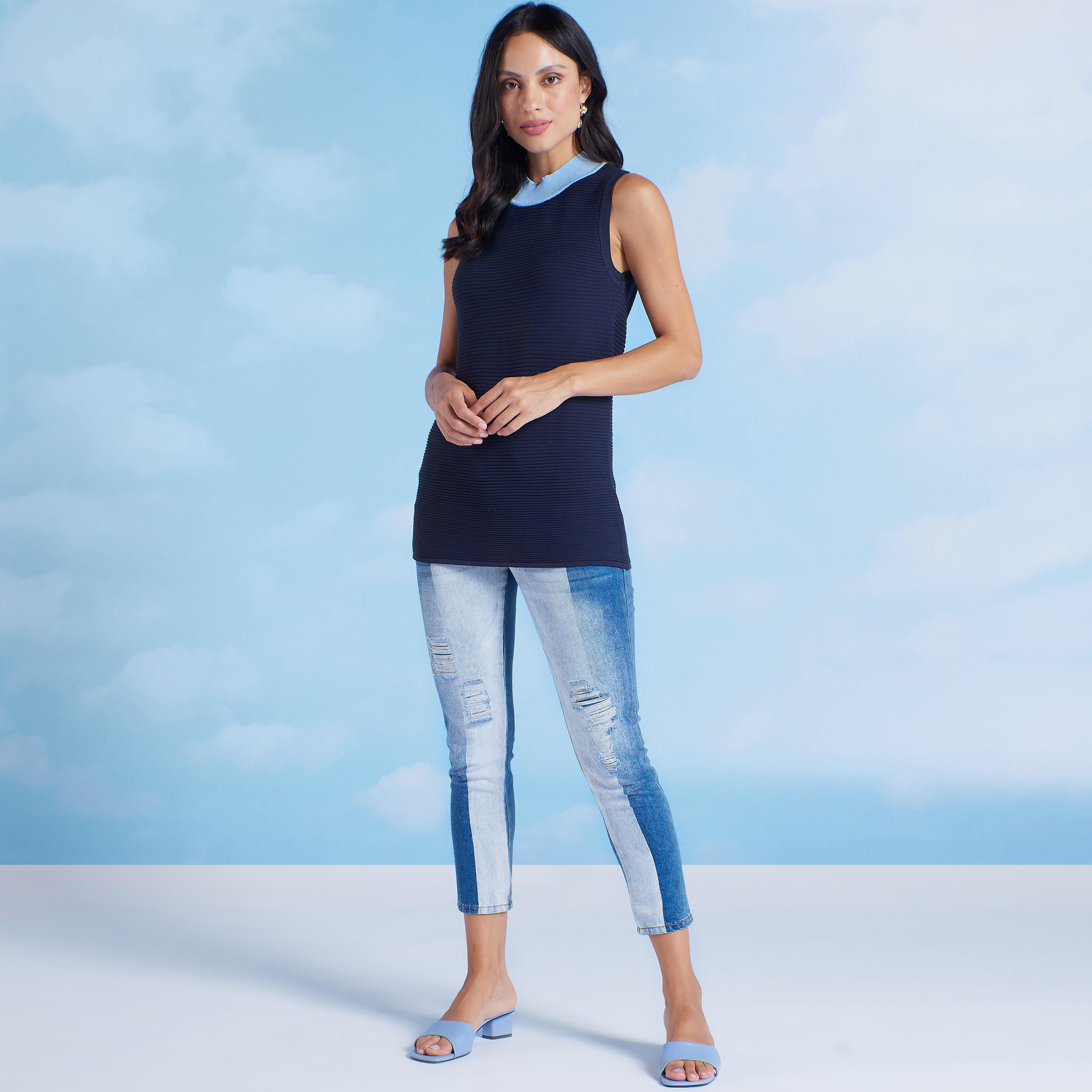 بلوزة بارزة الملمس دون أكمام بياقة عالية من آيكونيك-women-clothing-shirtsandblouses-blouses-image-3