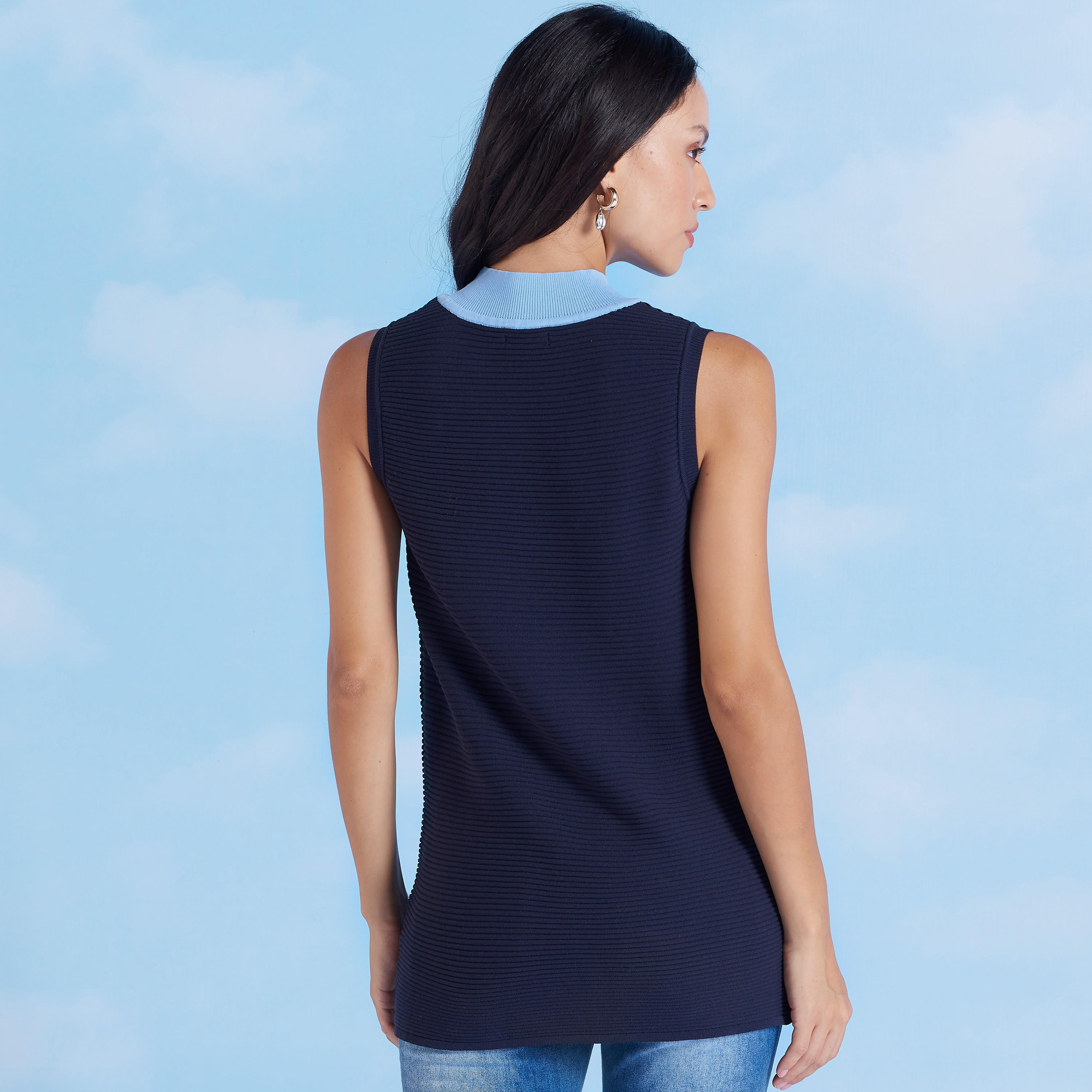 بلوزة بارزة الملمس دون أكمام بياقة عالية من آيكونيك-women-clothing-shirtsandblouses-blouses-image-1