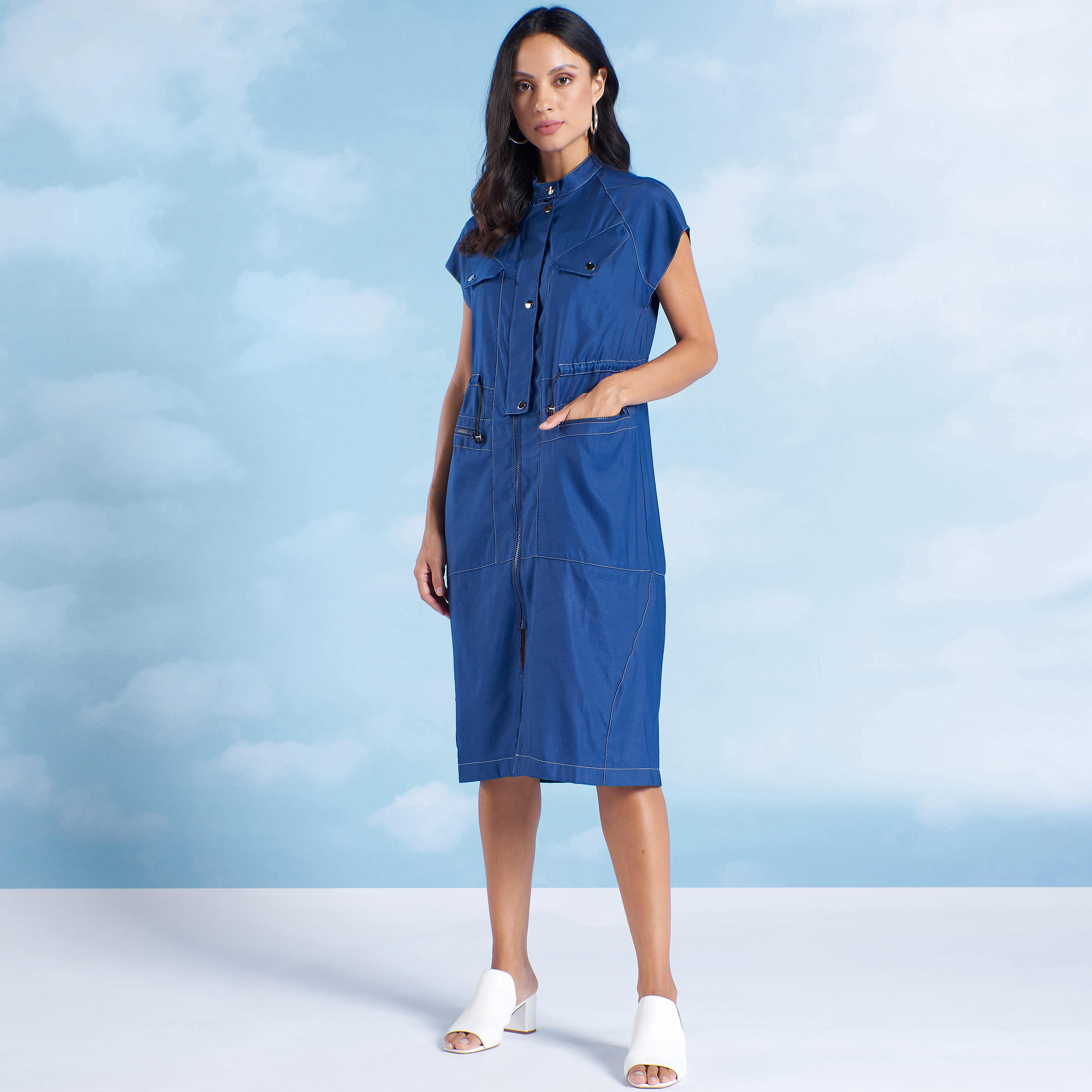 فستان متوسّط الطّول بياقة ماندارين وأكمام طويلة بتزيينات من آيكونيك-women-clothing-dresses-image-1