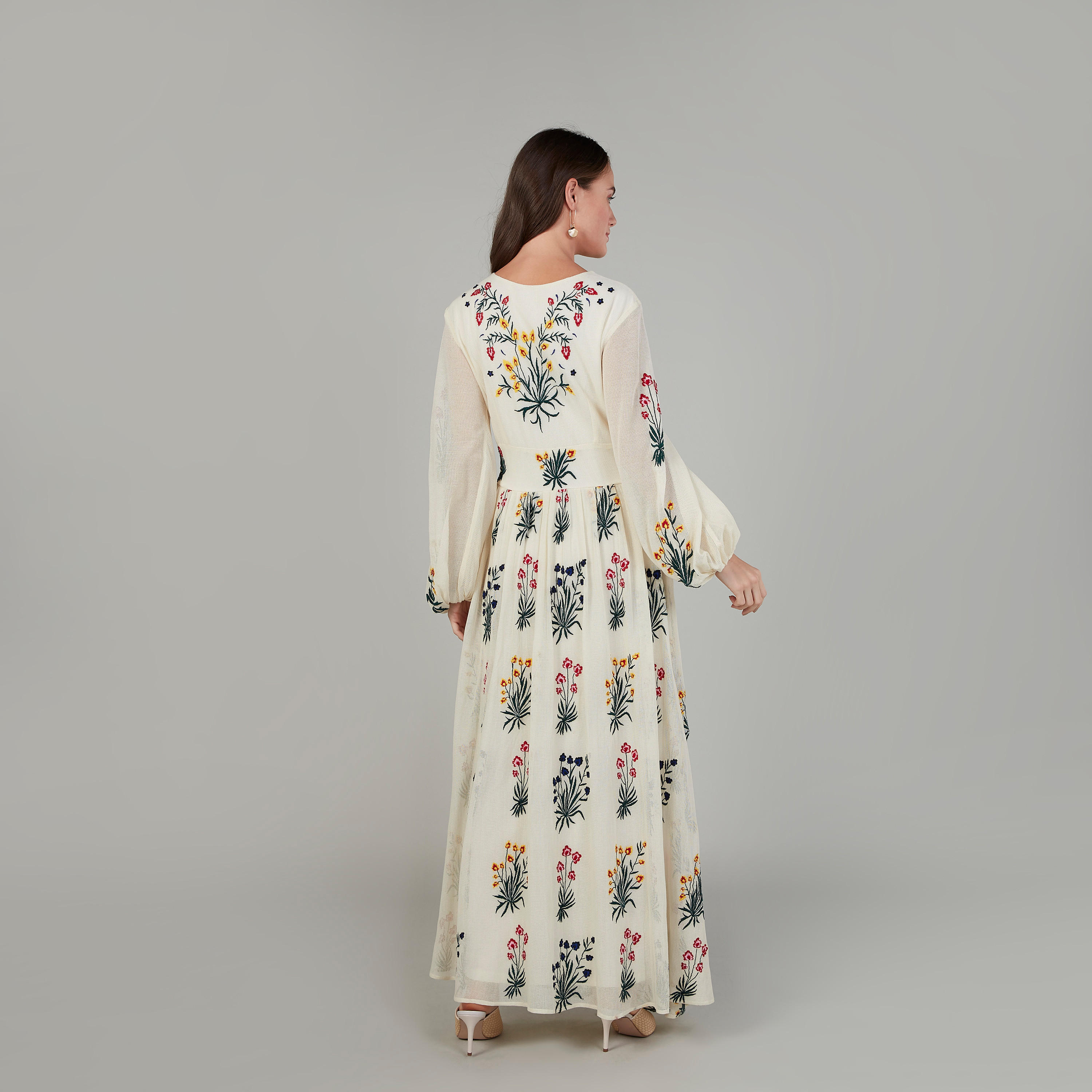 فستان طويل إيه لاين بياقة V وأكمام بيشوب من آيكونيك-women-clothing-dresses-image-4