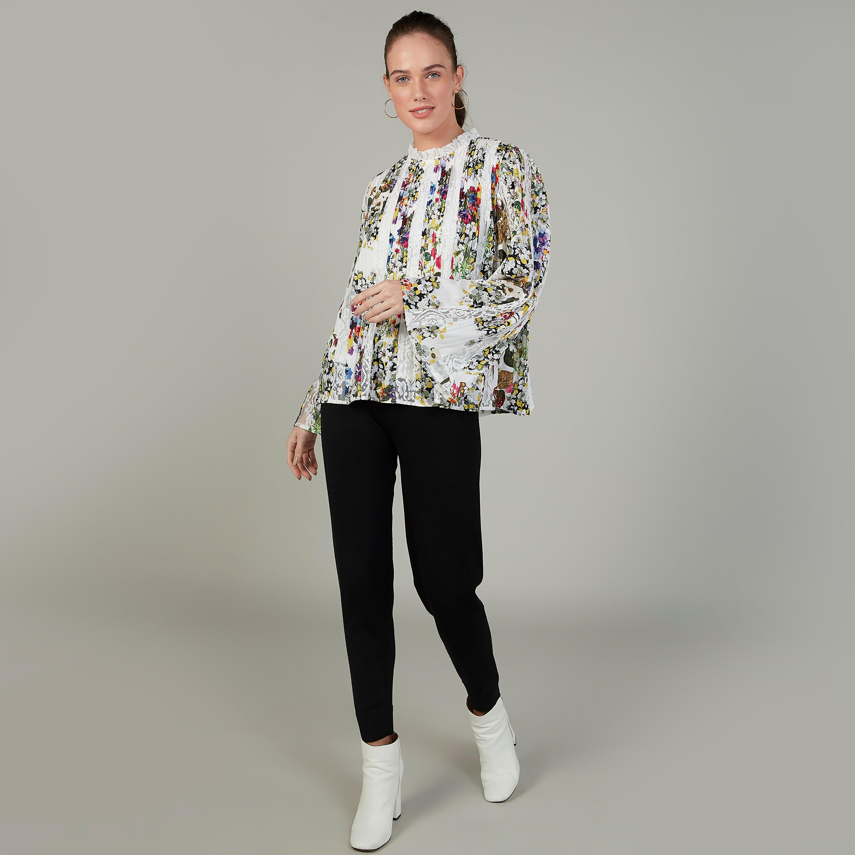 بلوزة بياقة عالية وأكمام طويلة وطبعات زهرية من آيكونيك-women-clothing-shirtsandblouses-blouses-image-2